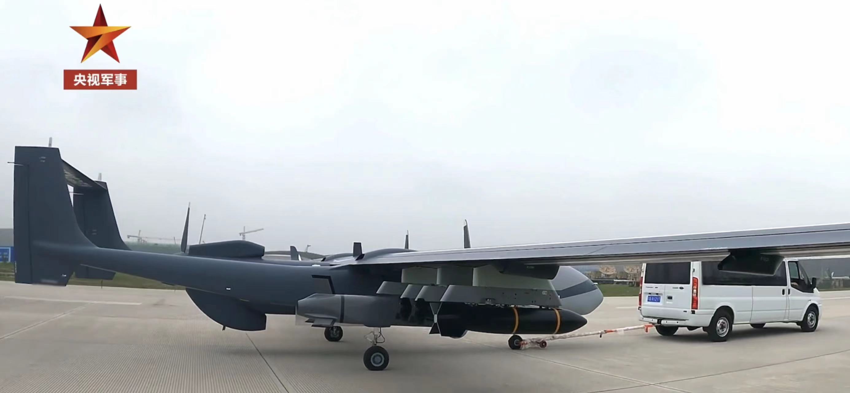 相比于之前的无人机,双尾蝎无人机可以算国产无人机里的轰炸机了.