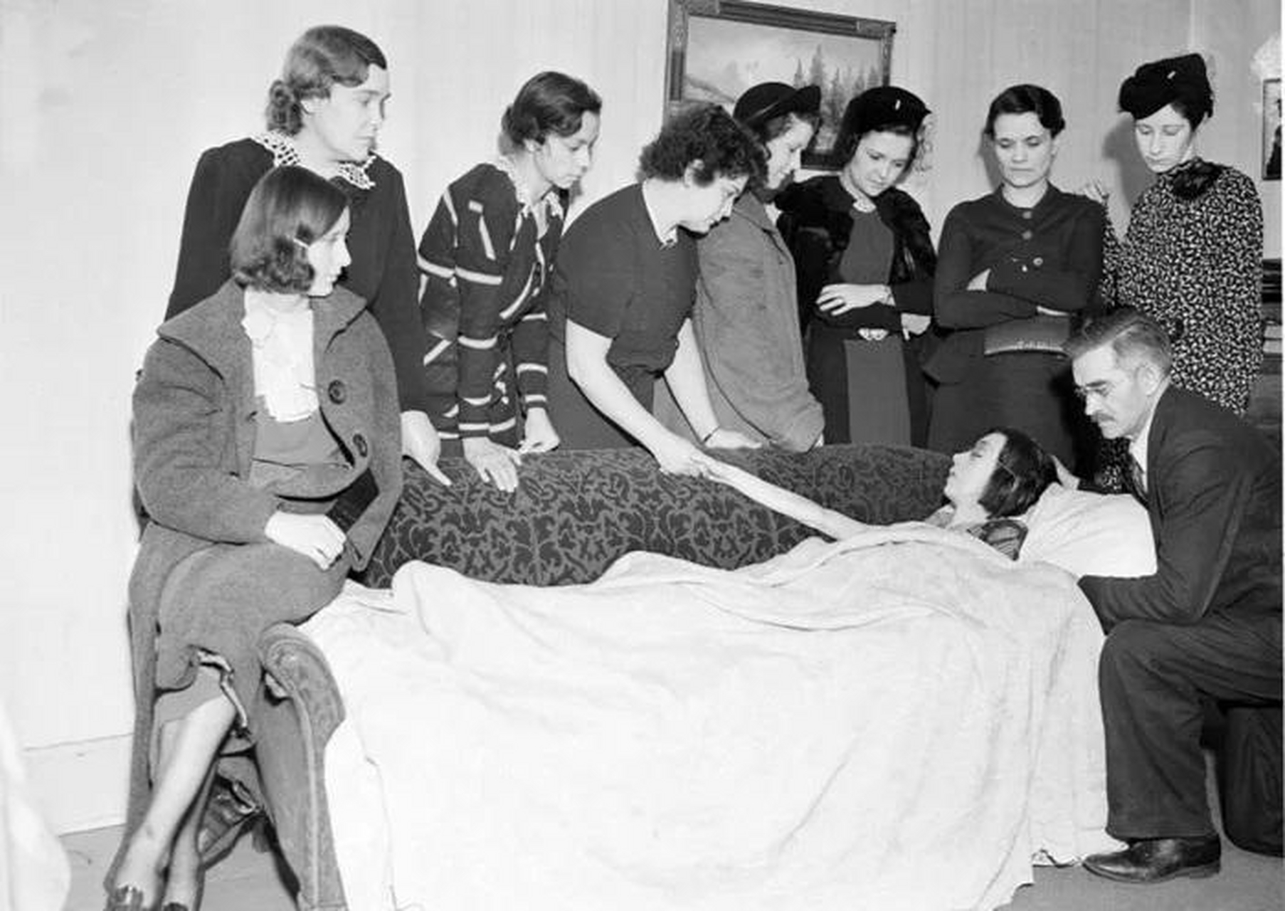 1938年,9名女性因表盘上涂的镭而中毒 1938年2月11日,14名原告中,有9