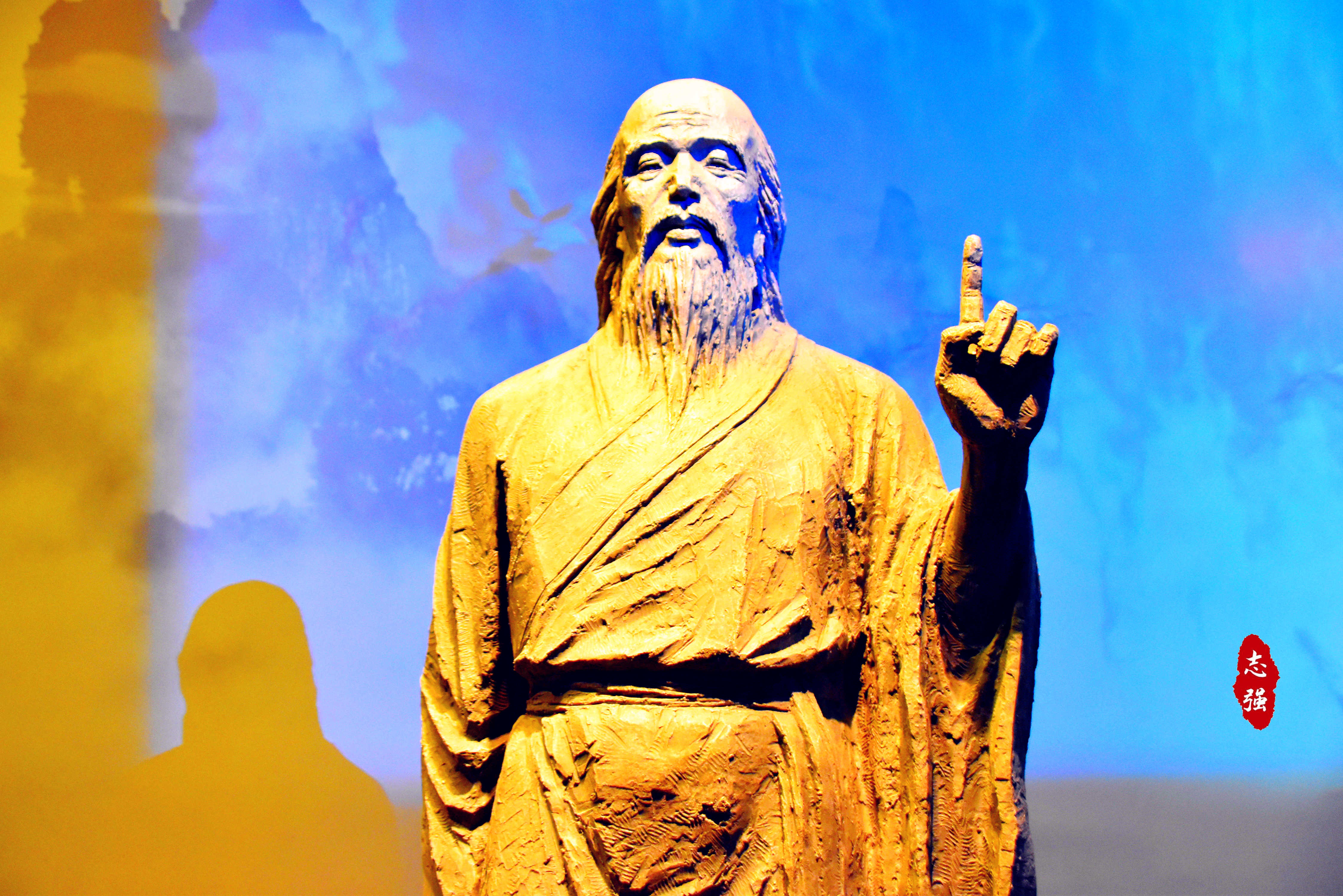 一直莫衷一是!  最近,在安徽名人馆中,发现了老子的塑像