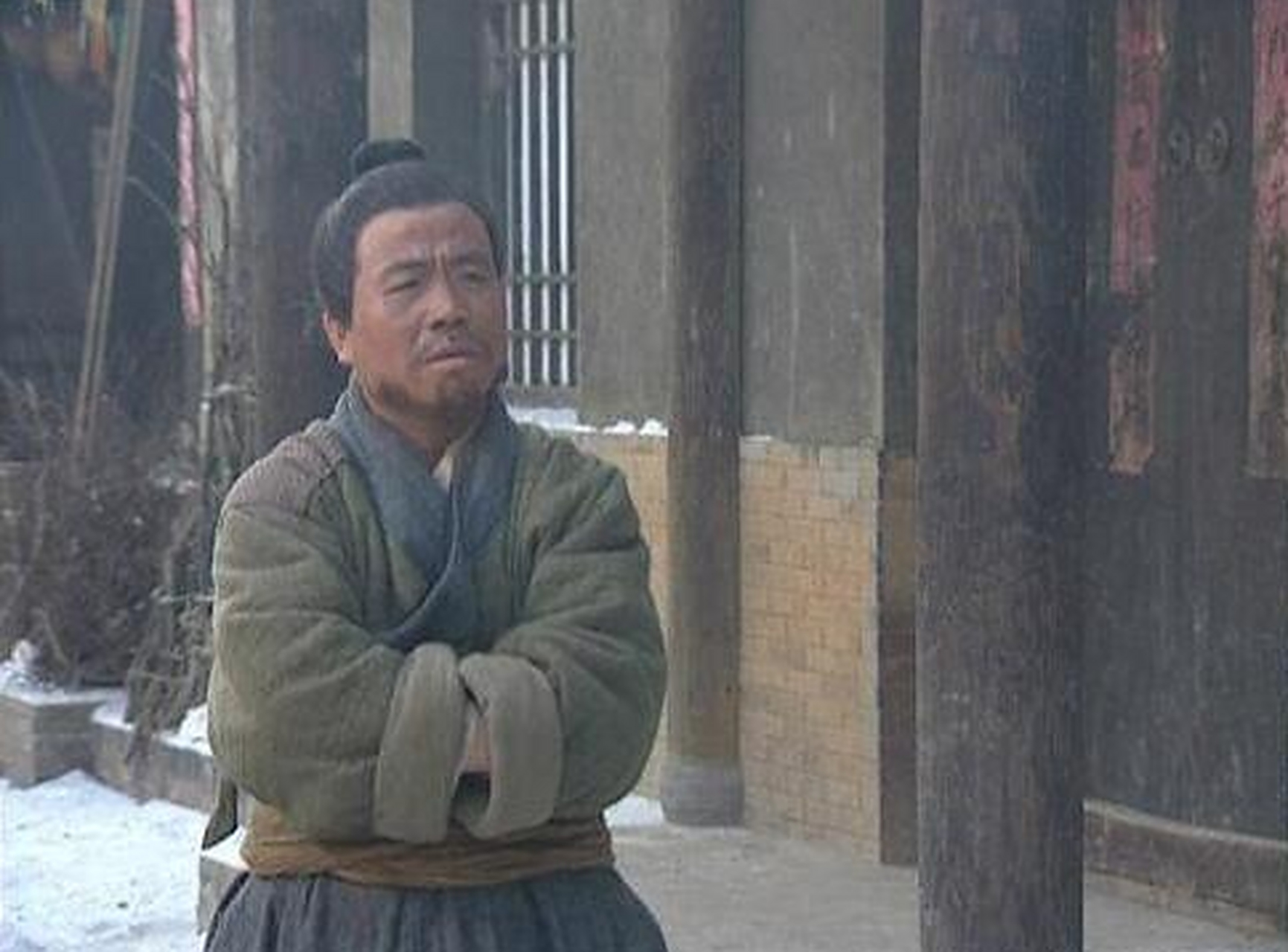 所谓"三寸丁"是极言武大郎很矮,矮的只有三寸高,"丁"是古代对男子