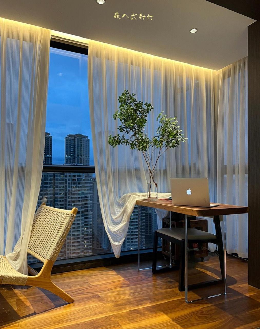 氛围感满满的阳台,搭配无主灯设计,你喜欢吗?