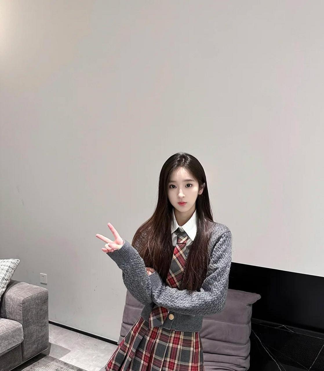 网友:还是学生会打扮,尤其是现代女大学生,更会打扮.