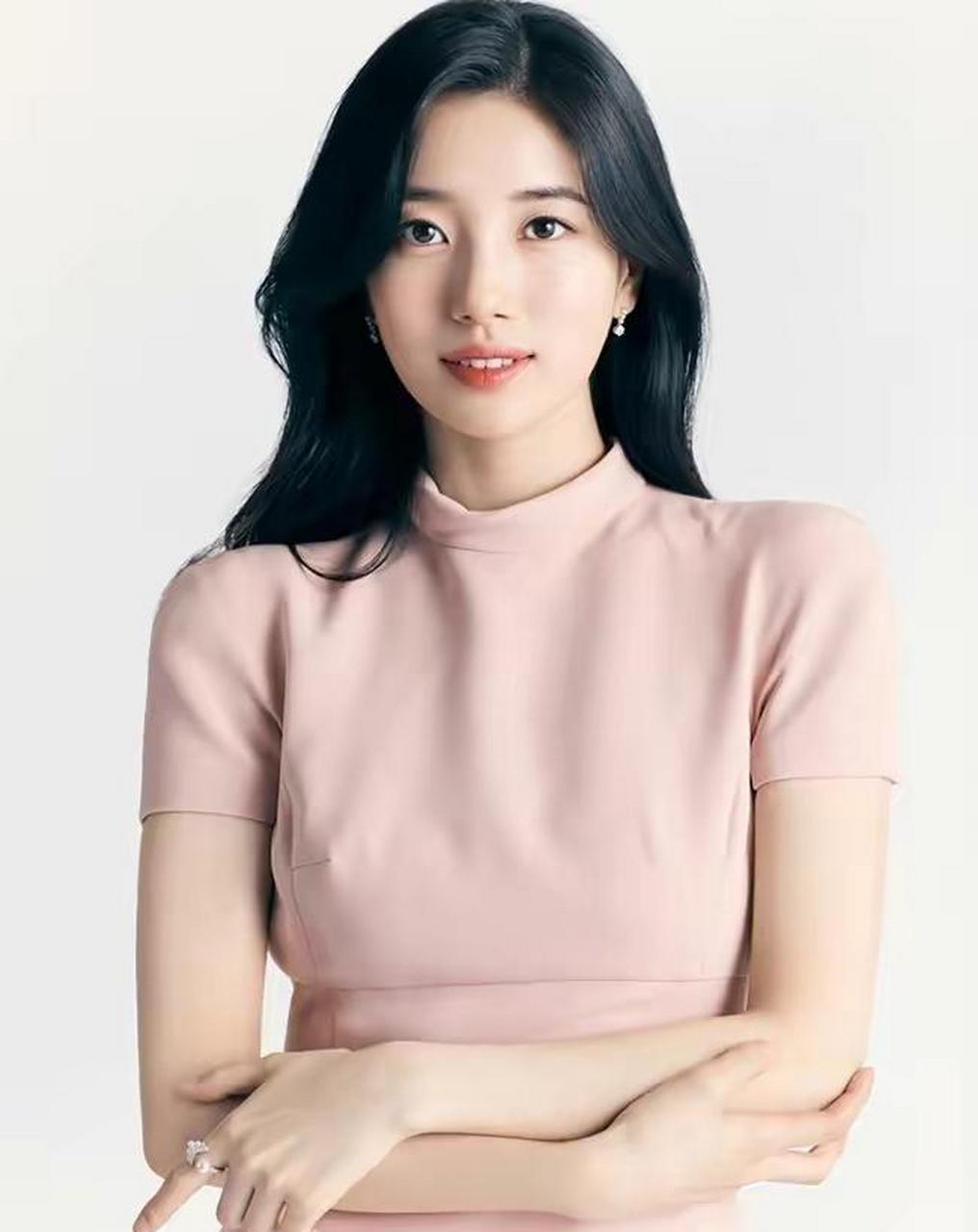 裴秀智,1994年10月10日生于韩国全罗南道光州广域市,韩国女演员,歌手