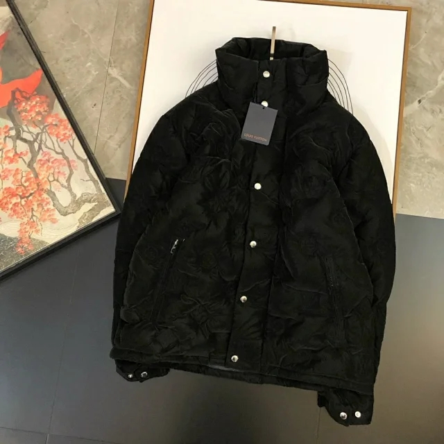 今日种草分享:lv高端男士羽绒面包服.