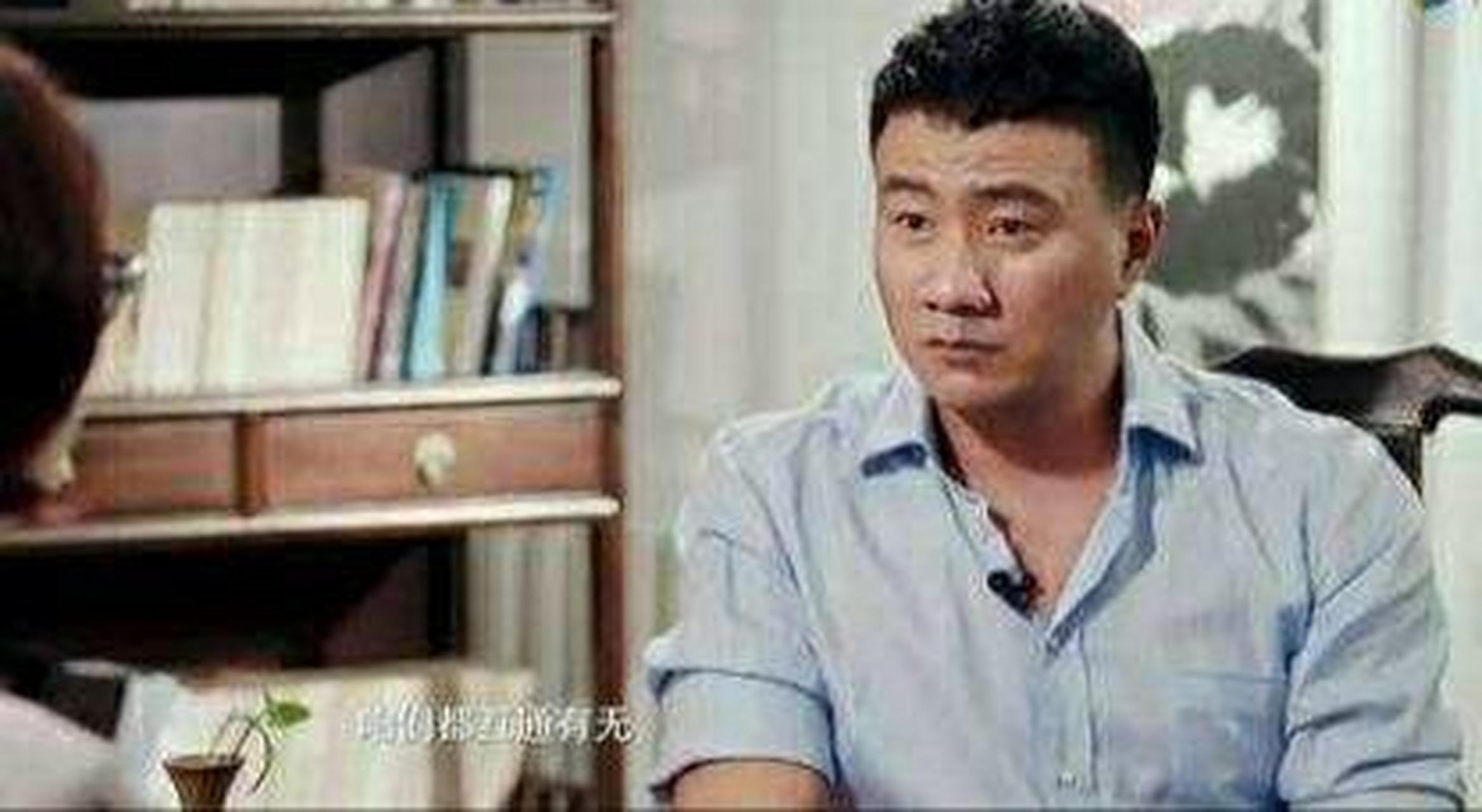 主持人问胡军:"他(张国荣)走的那天,你在干嘛?