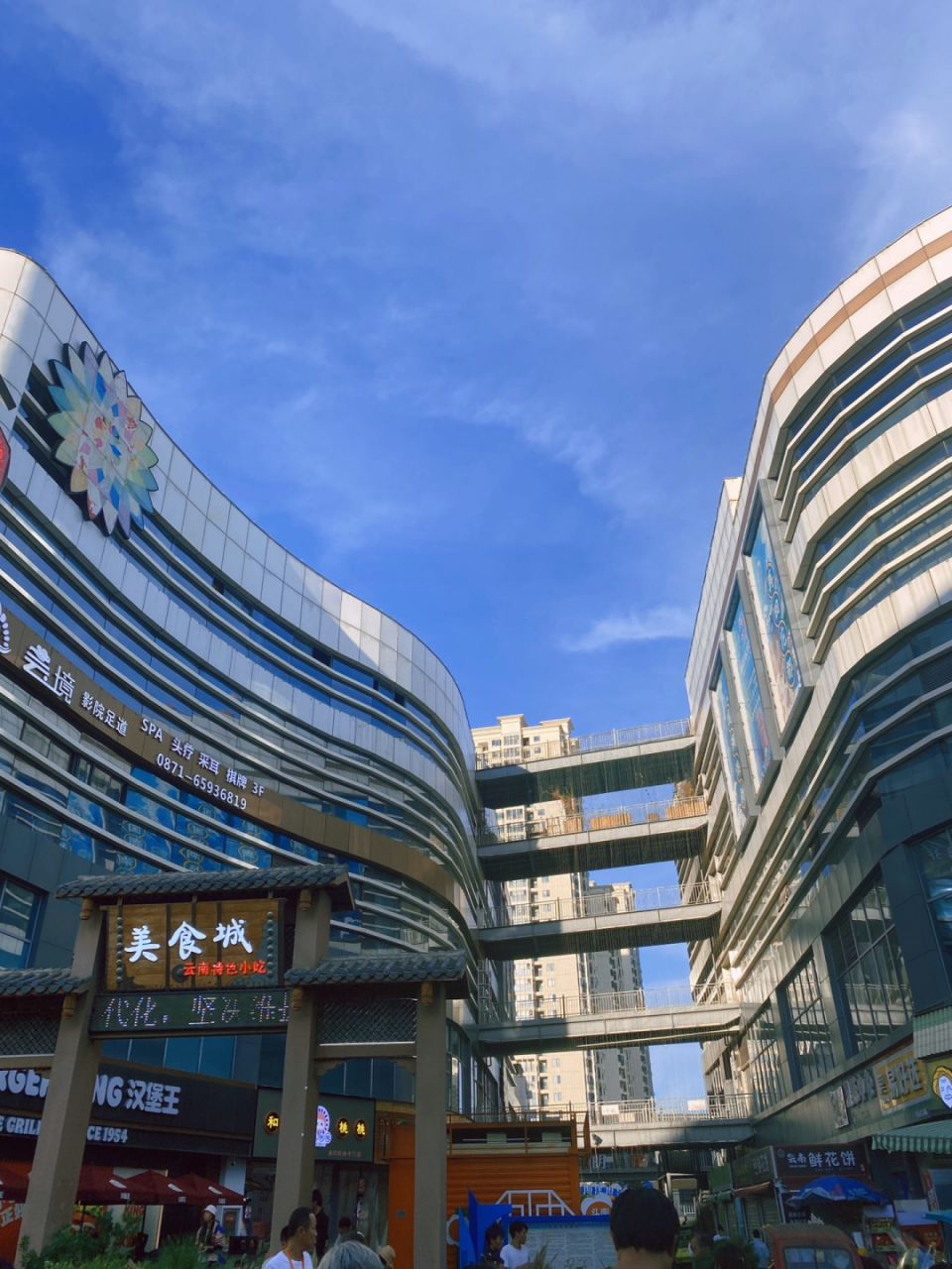 可以使用导航搜索斗南花卉鲜花超市或金桂街地铁站.