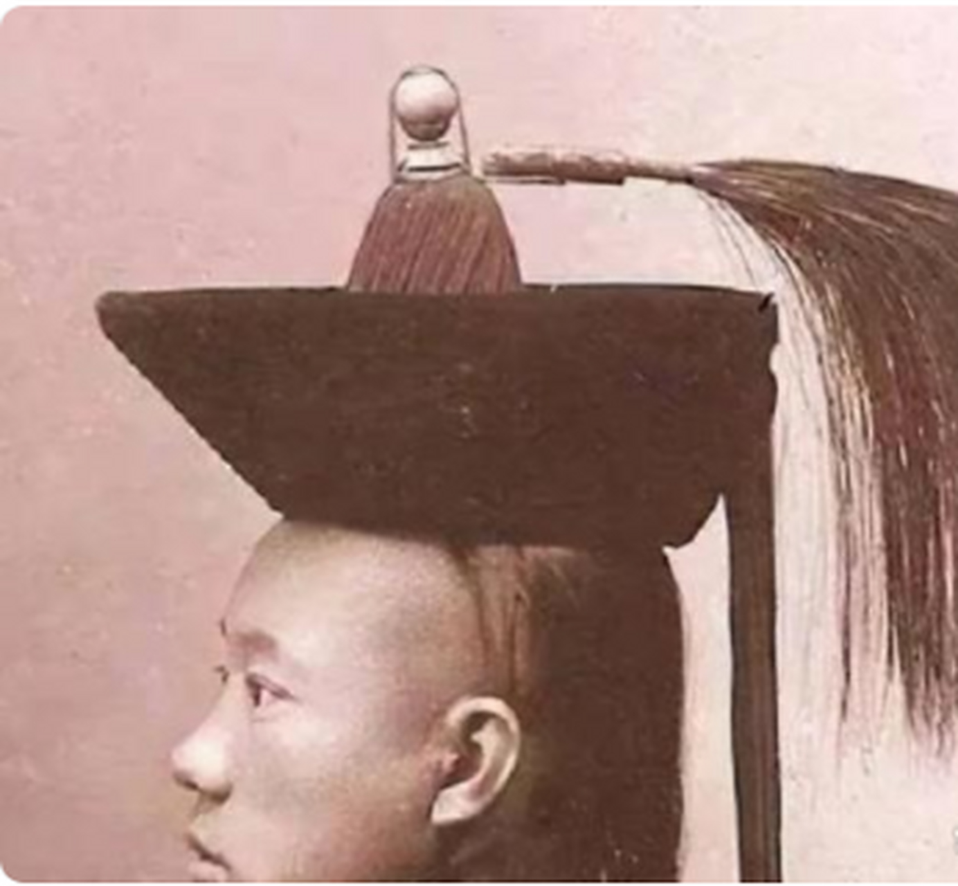 清朝的发型谁设计的这么丑[抠鼻]