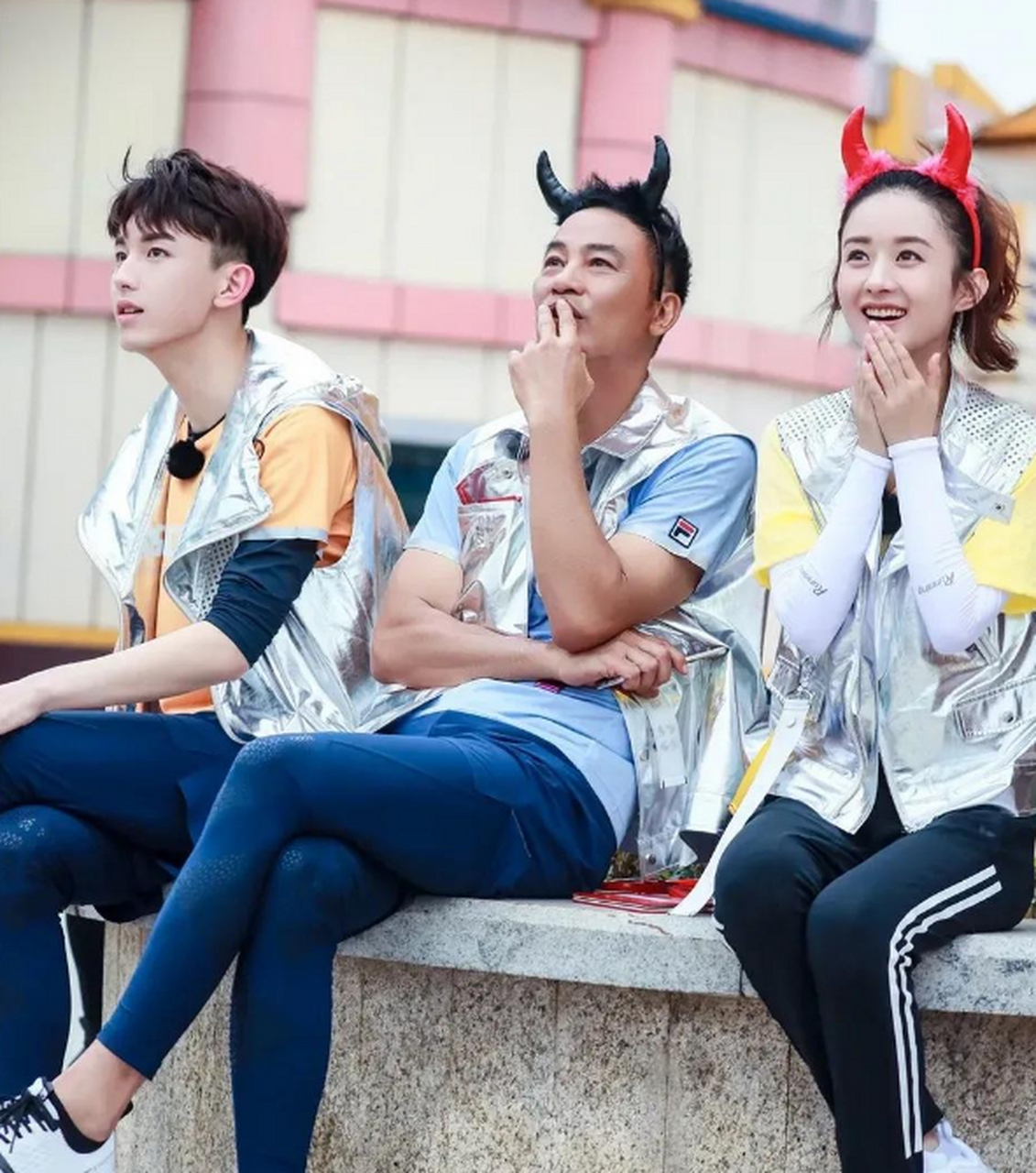 任达华是赵丽颖的干爹,他多次表示赵丽颖就像他女儿一样,节目中只和