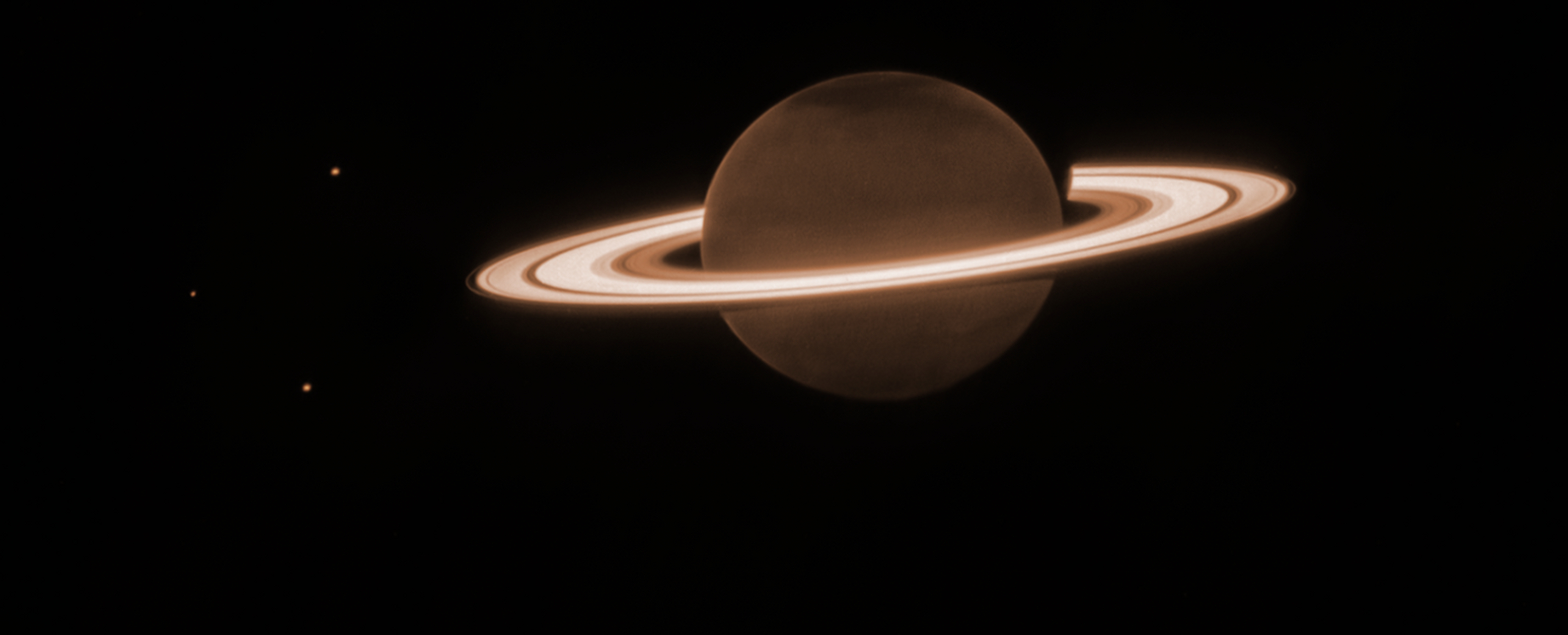 土星环在新的近红外望远镜图像中发出了光芒.