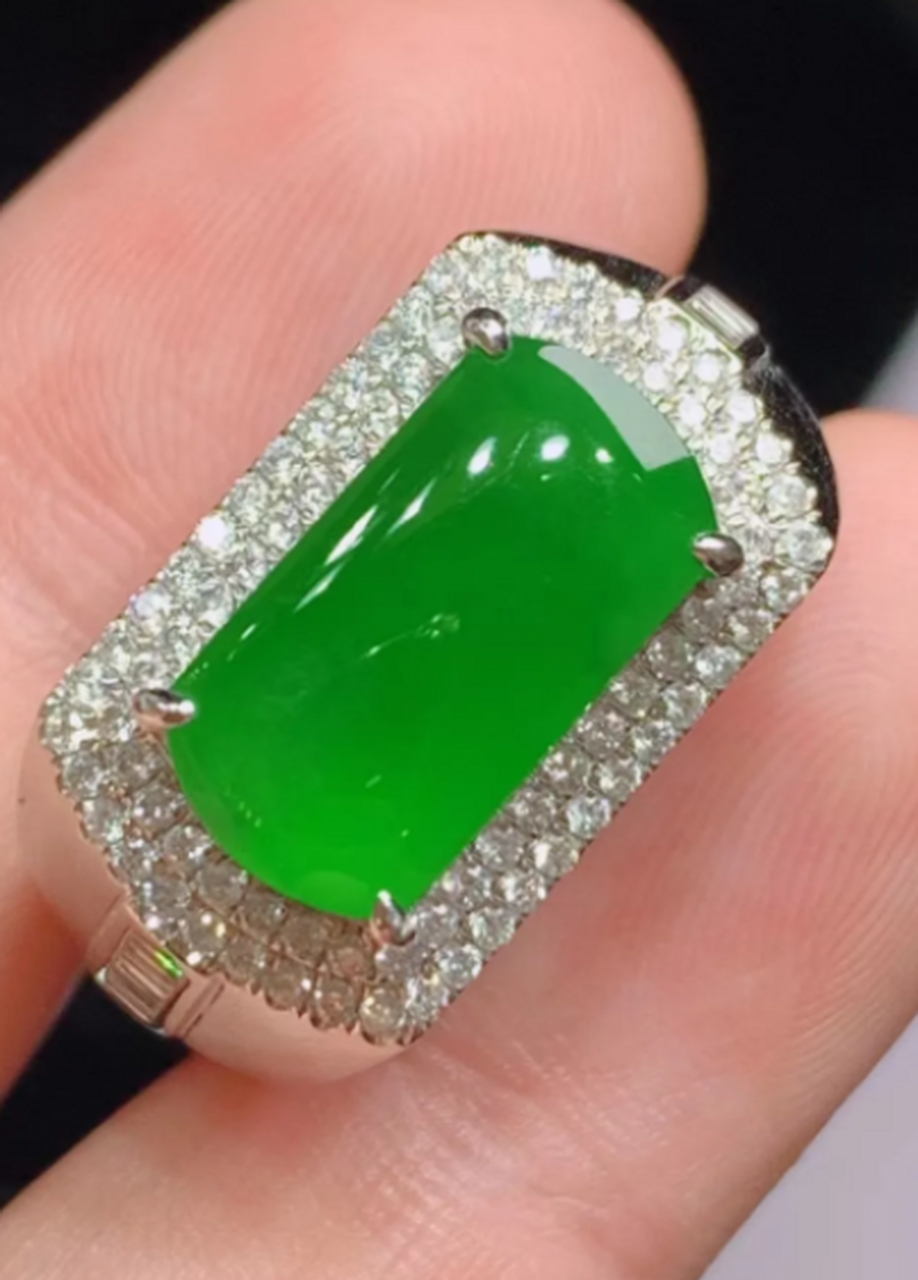 点击头像看直播# #翡翠#阳绿马鞍男戒,种色兼备 重金打造 佩戴气质