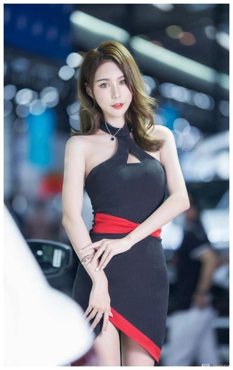 很多人告诉我,她们是国内顶尖一线车模,大家觉得怎么样?