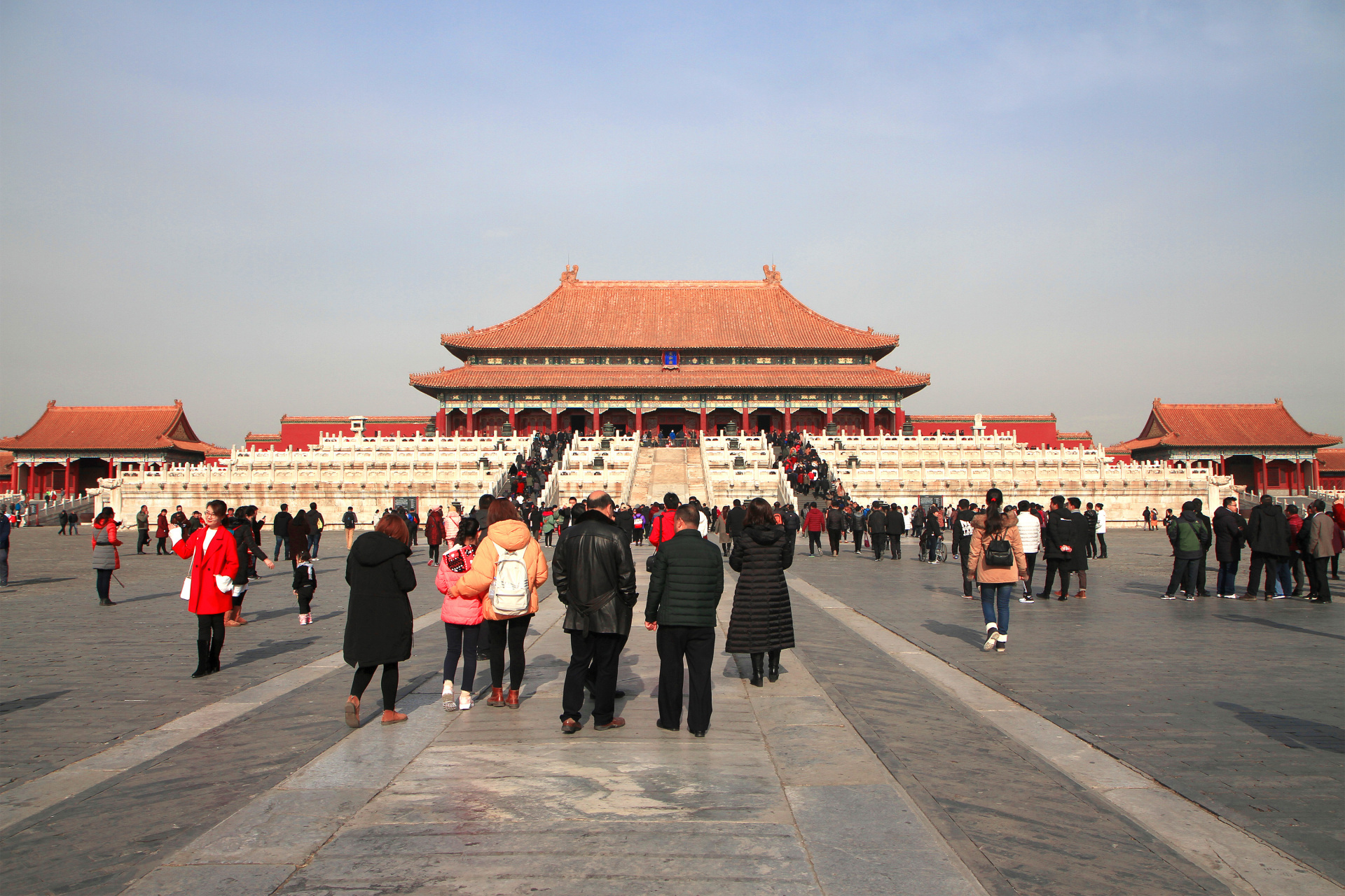 太和殿,故宫前三殿之一,前三殿处于太和门与乾清门之间.