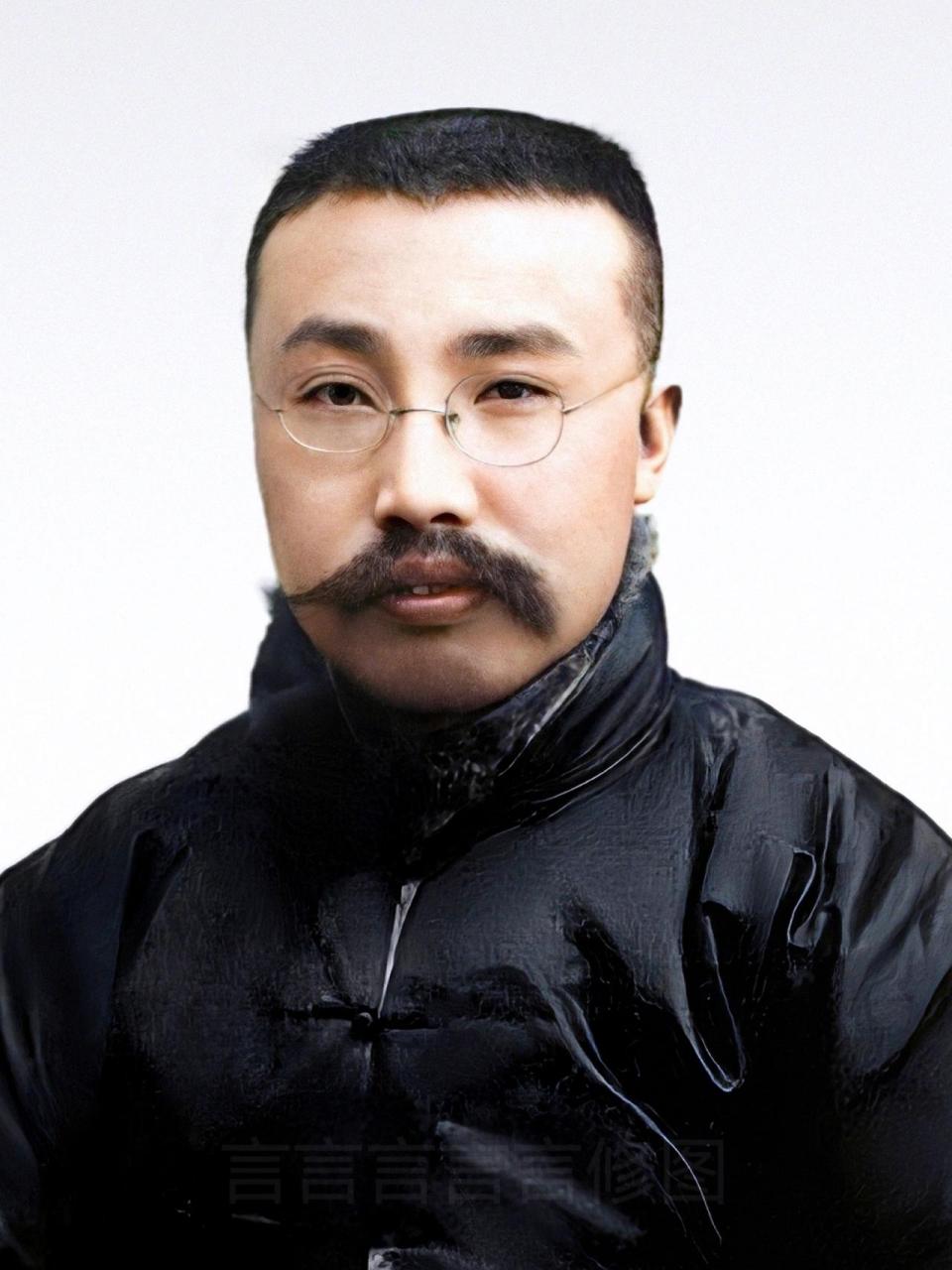 图人物是守常先生的肖像.