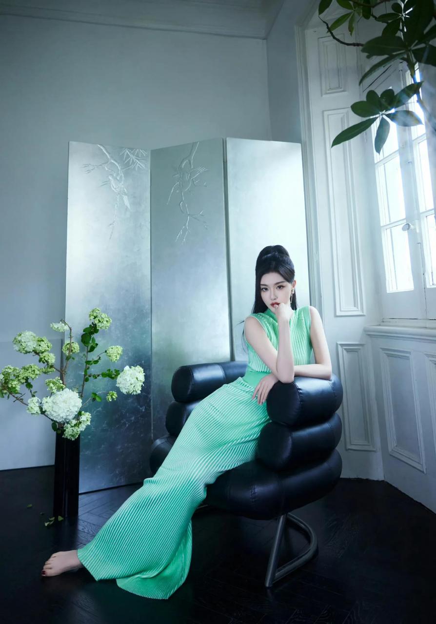 孔雪儿 23-3-31 上海时装周造型 1717:光脚