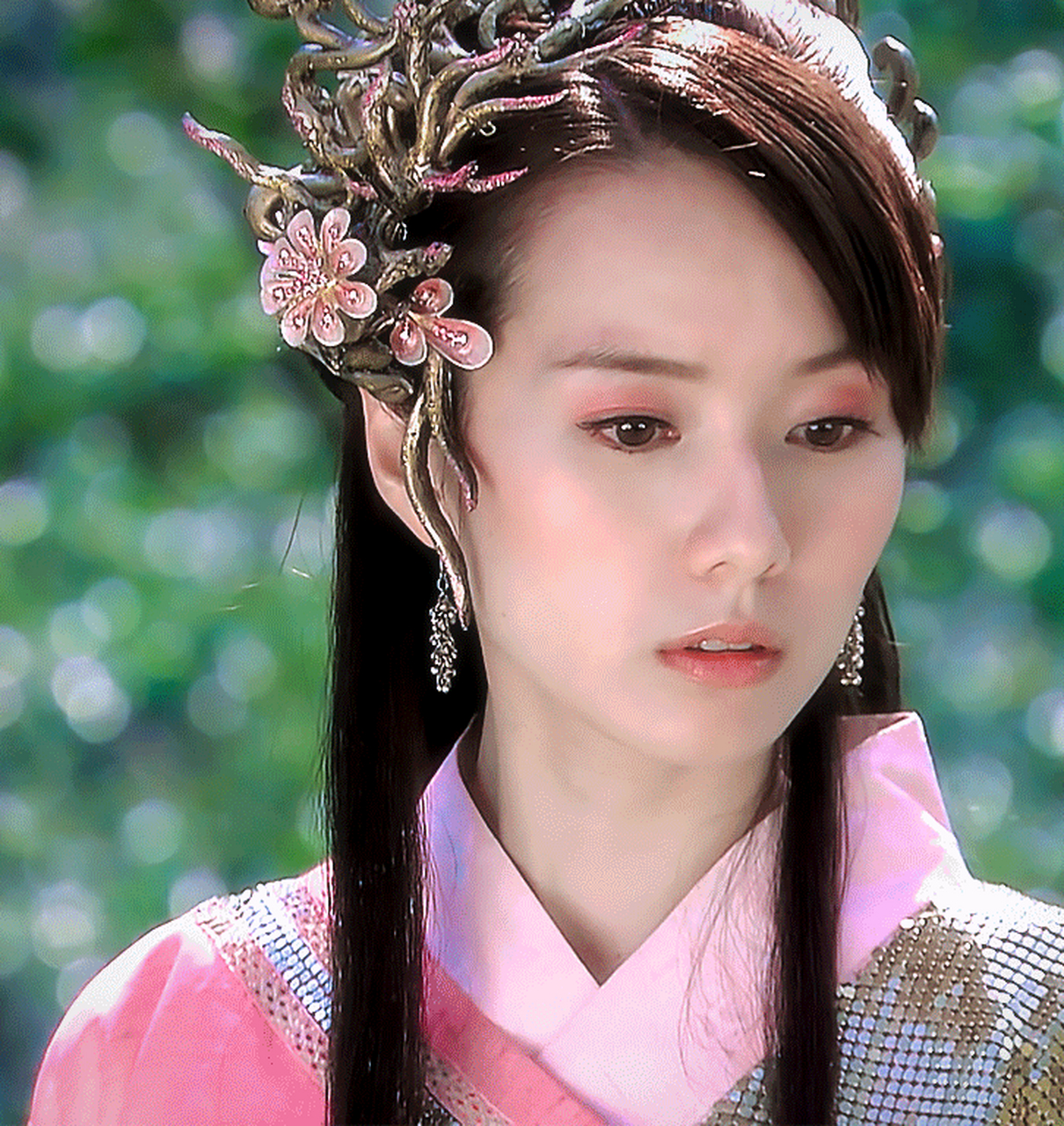 林湘萍饰演的丁香真的是美极了,林湘萍是新加坡人,曾是新加坡四美之一