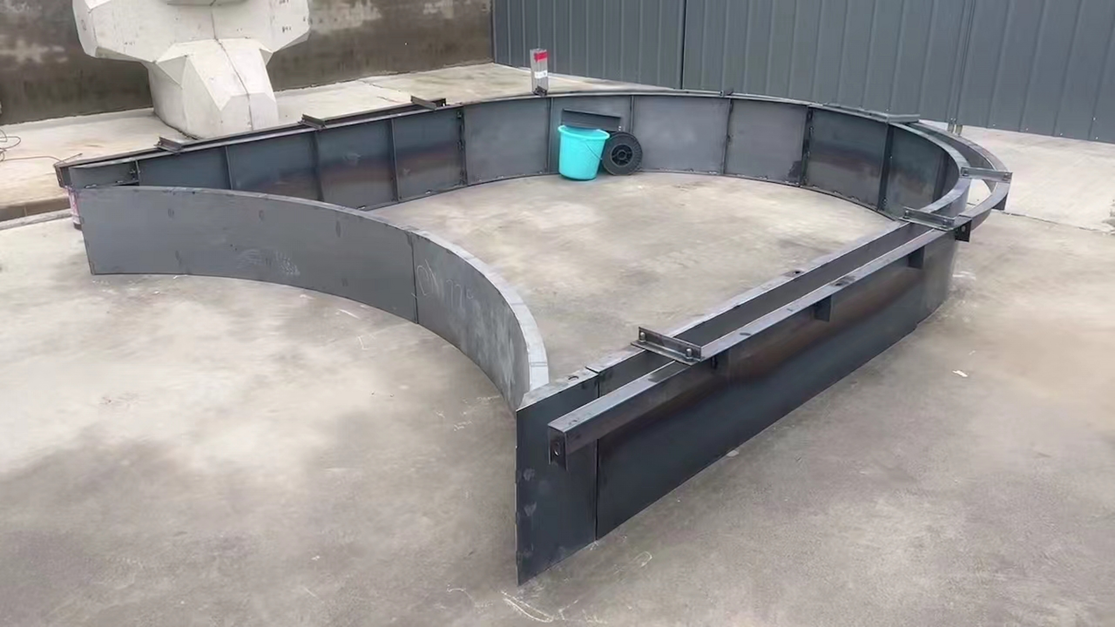 拱形骨架模具# 拱形骨架模板分为塑料材质和钢材质两种,目前市面上