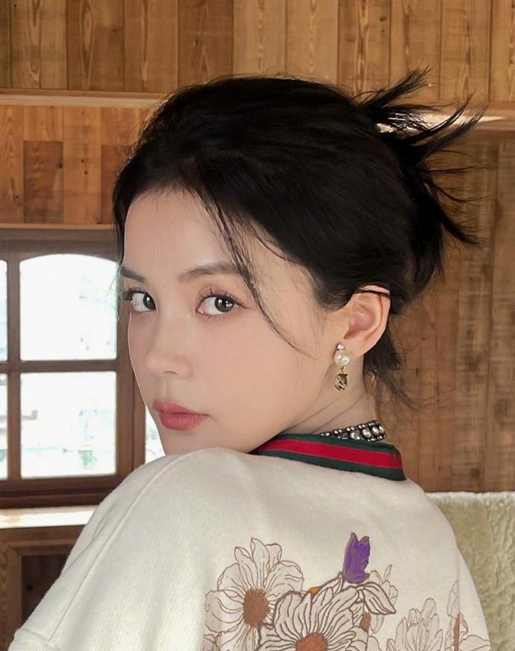 美女卧蚕阿姨迷人美照欣赏,真好看啊