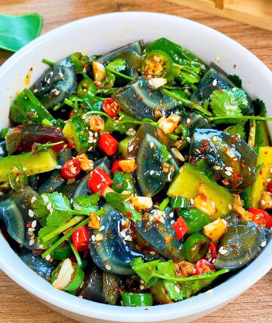 在亲戚家吃过一次,被惊艳到了[鸡蛋]炒鸡简单的凉拌皮蛋 简直是皮蛋