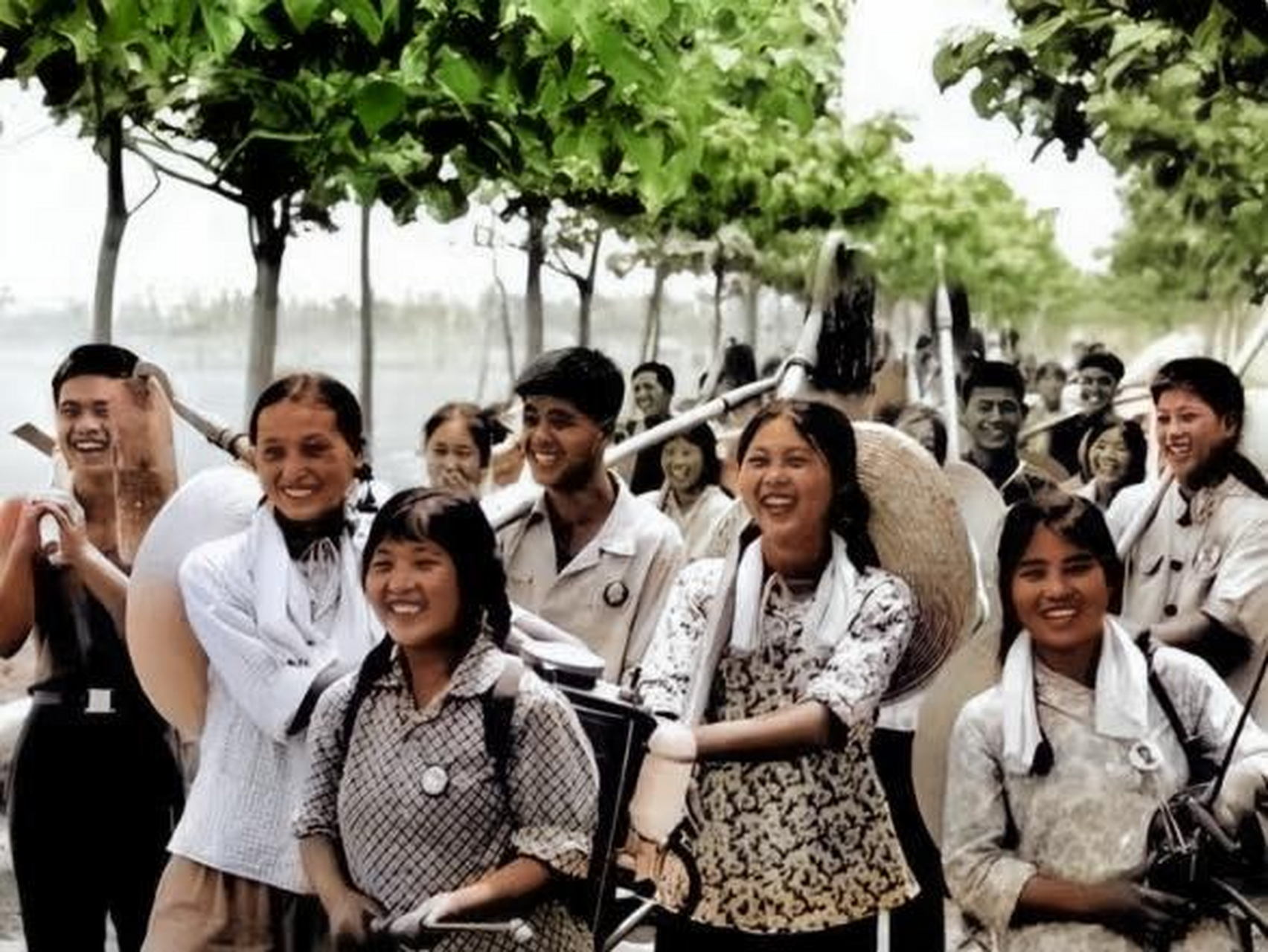 历史老照片: 一组上世纪六七十年代知青下乡的老照片.