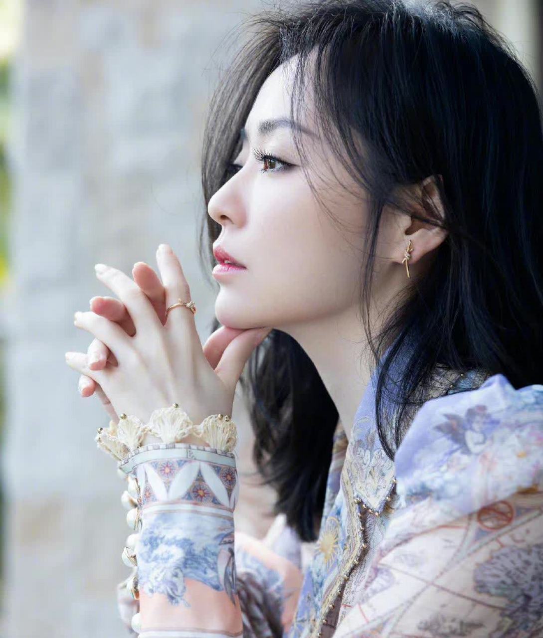 【张靓颖】纯欲美照[鲜花][鲜花][鲜花][开心]