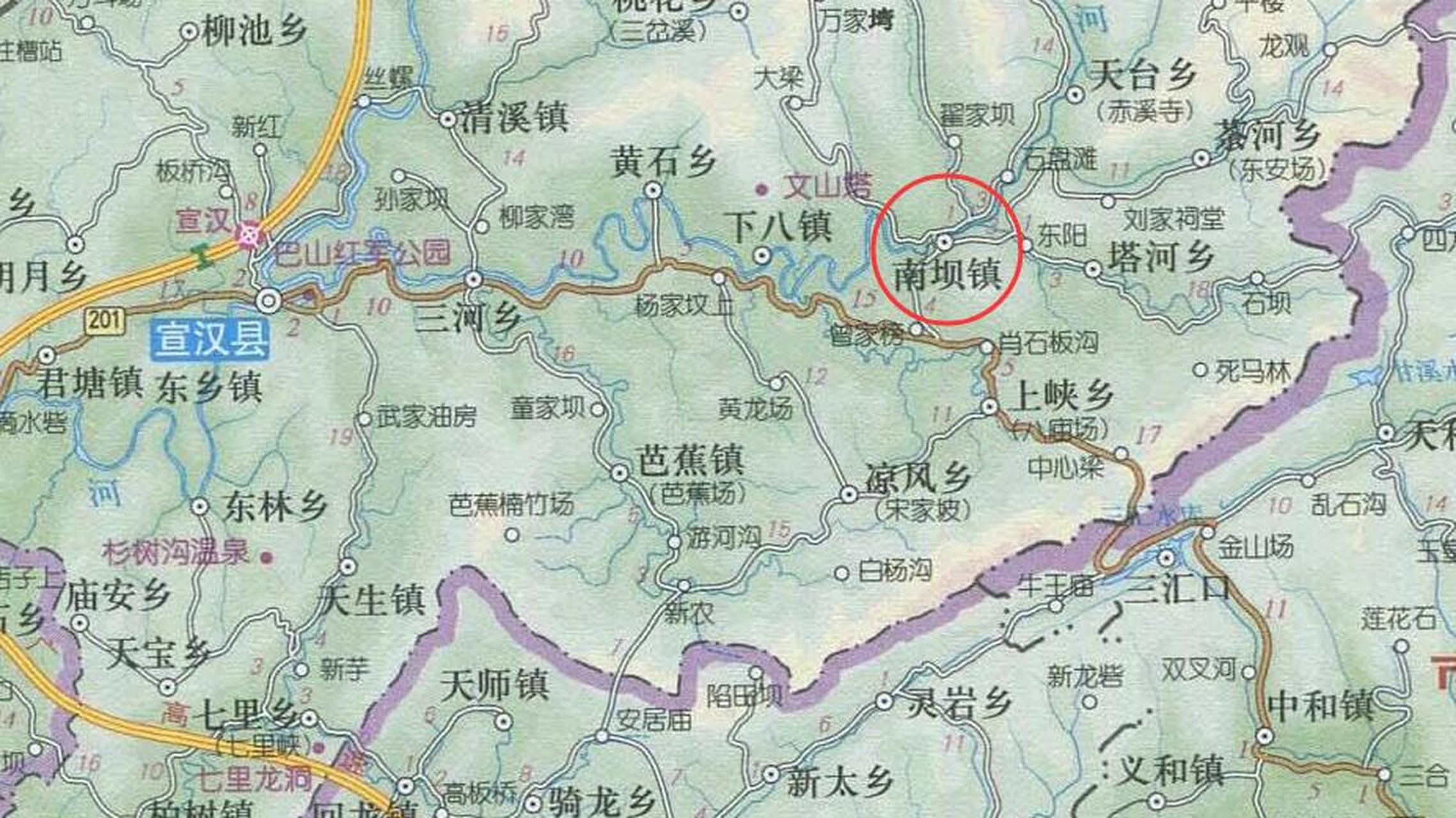 不愧是川東大鎮,看到南壩鎮(屬於四川省達州市宣漢縣)的一張老照片,是