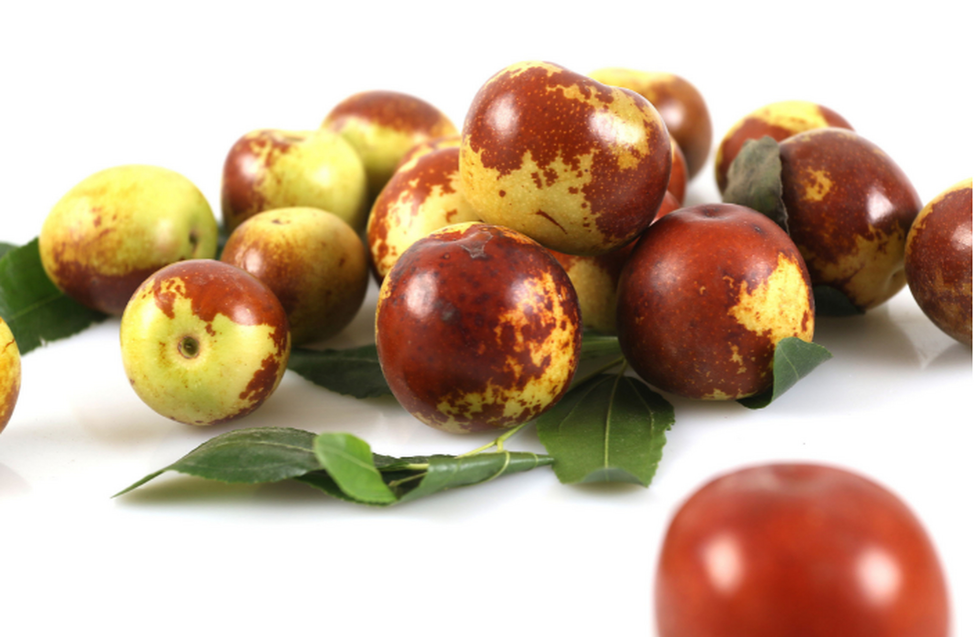 冬枣又叫雁来红,苹果枣,冰糖枣,是一种晚熟的食物品种,因为其汁肃多