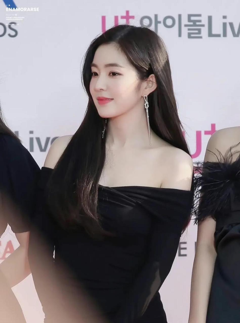 裴珠泫真的不愧是韩国第一美人,走性感又清纯又有气质,这颜值,谁看谁