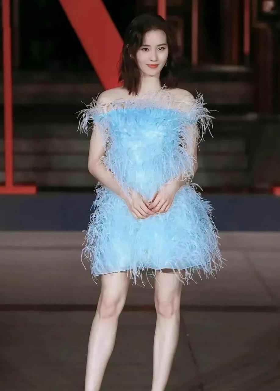 刘诗诗从头到脚都美到令人窒息,这简直就是真正的人间仙女.