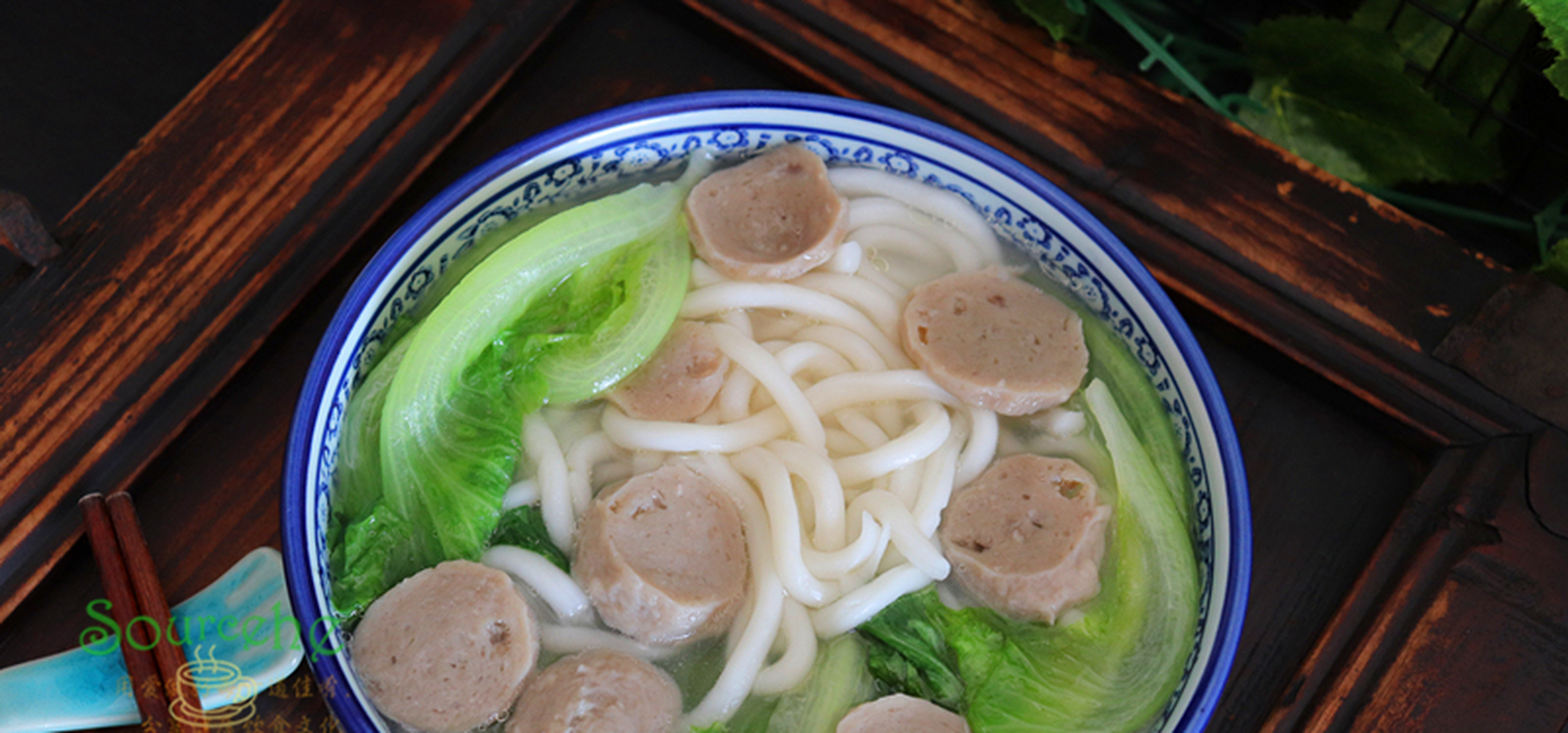 乌面最好吃的做法,离不开牛肉,牛肉丸,熬汤,蔬菜.