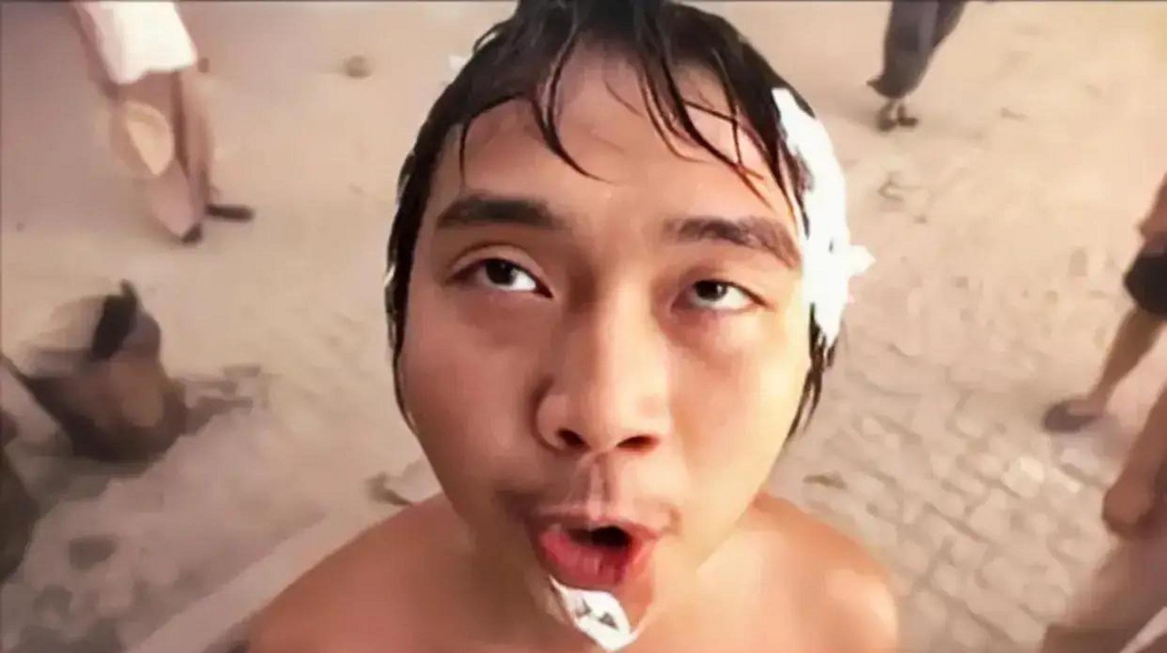 《少林足球》片场,19岁的"酱爆"何文辉,实在扛不住2000块片酬的诱惑