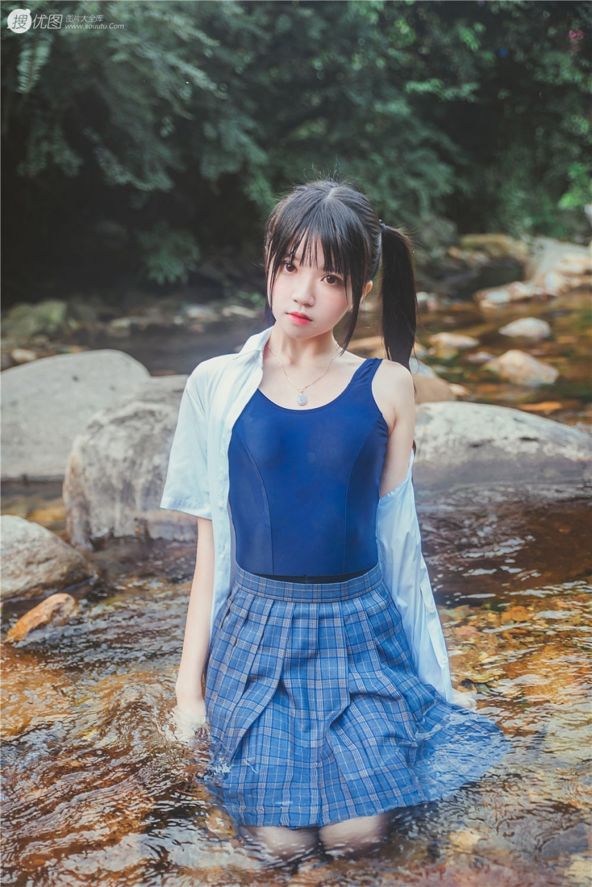超正死库水双马尾美少女河边戏耍写真
