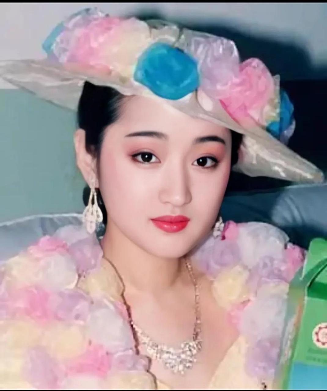甜歌皇后:杨钰莹年轻时美照