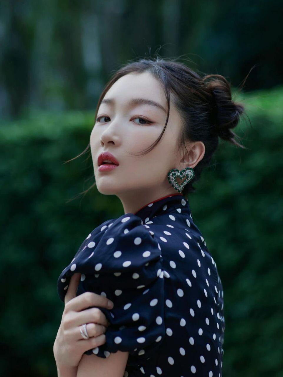 周冬雨活动造型 哪吒头演绎鬼马少女 周冬雨作为小个子女生,近年穿搭