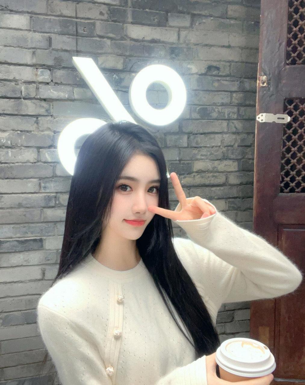 黑长直美女的气势,超级精致洋气