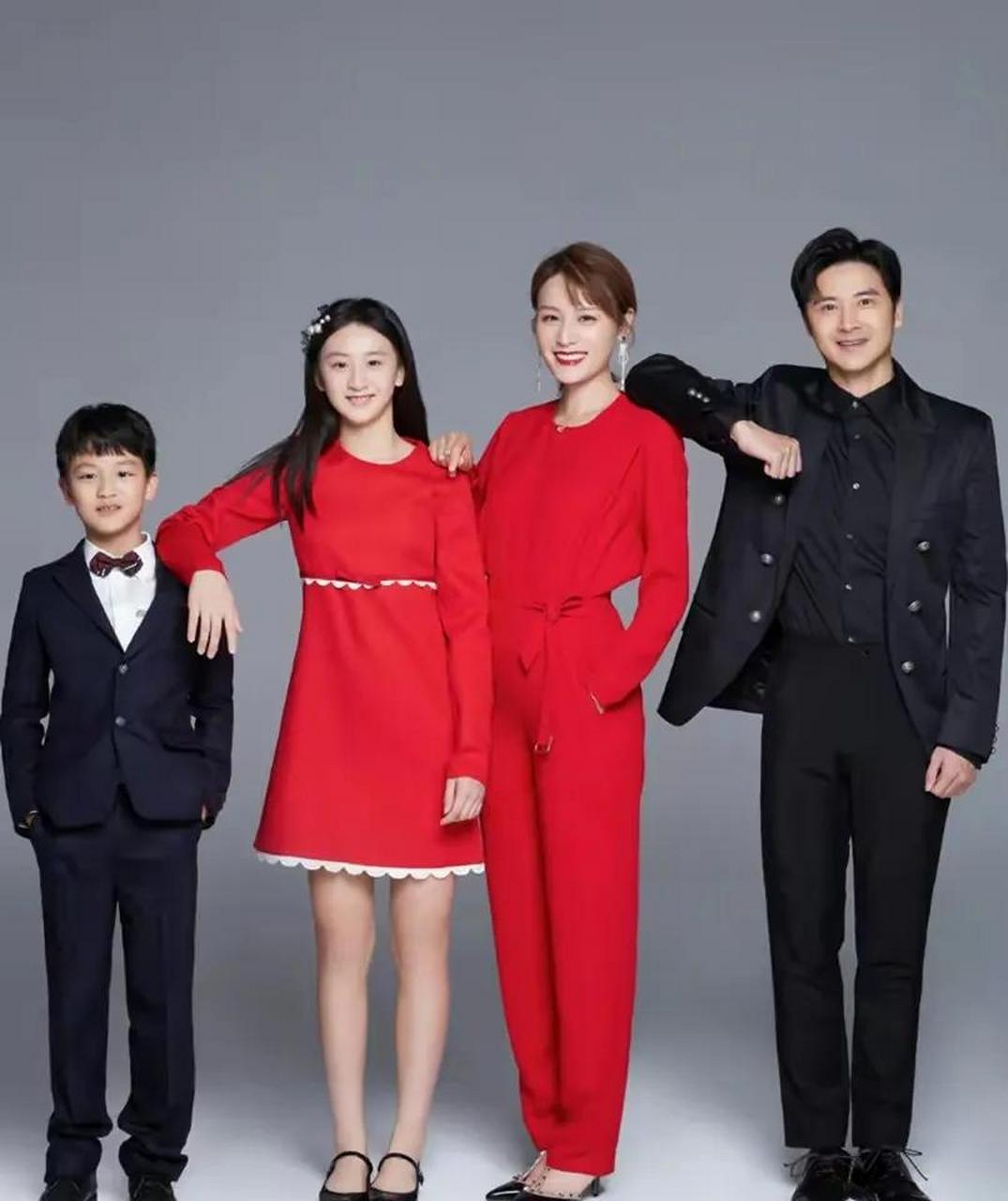 领动计划# 跳水冠军田亮的全家照: 每一张都好看 每一张都喜庆 每一