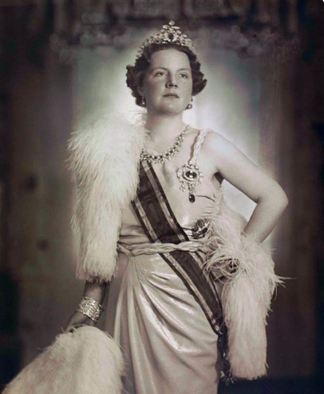 朱莉安娜(1909-2004)和碧翠丝女王(1938-)是过去和现在荷兰王室中的