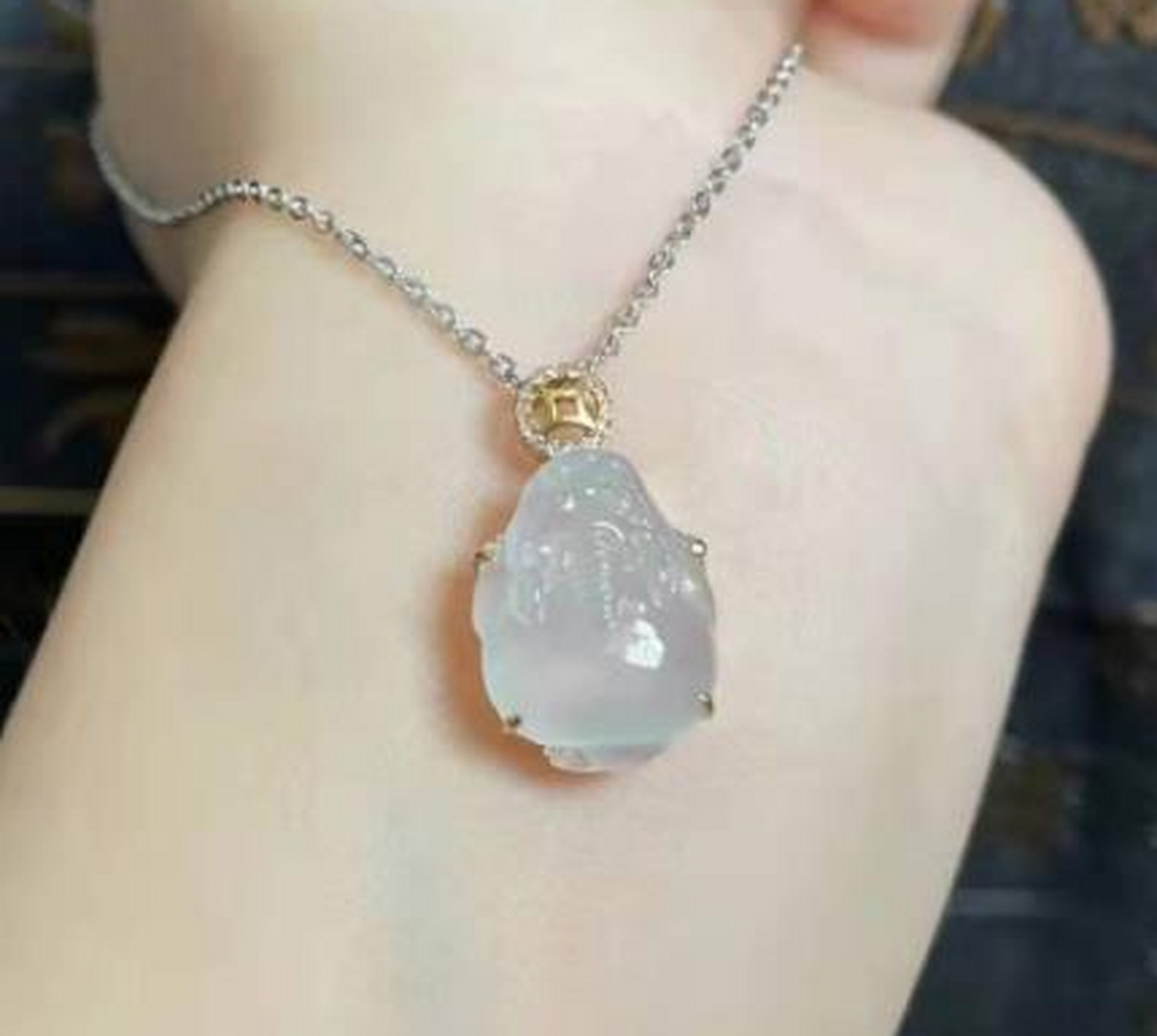 翡翠挂件##点击头像看直播# 小清新风格的女生,吊坠锁骨链,相对比有