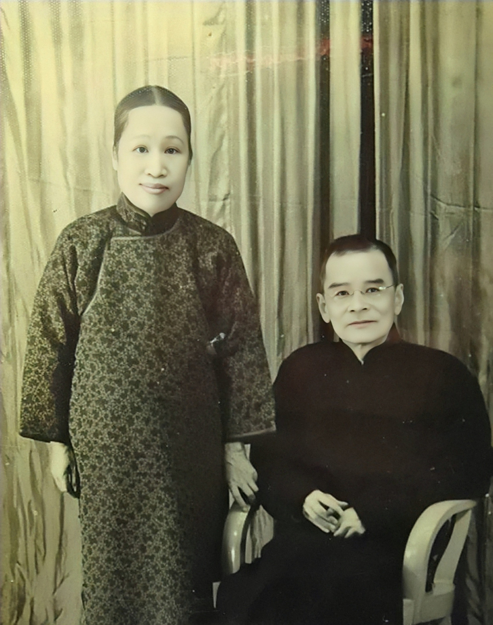 1919年,62岁的康有为爱上了18岁的船家少女张阿翠,赶紧提着礼物去提亲