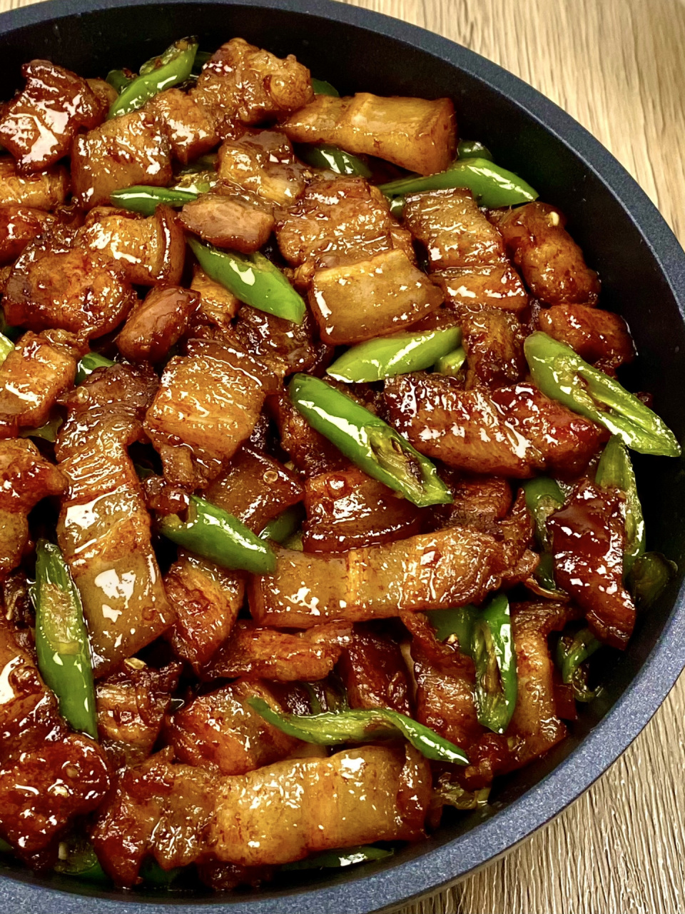 三层肉焦香,香辣下饭,真的就吃"亿"口 香气浓郁!香辣过瘾!