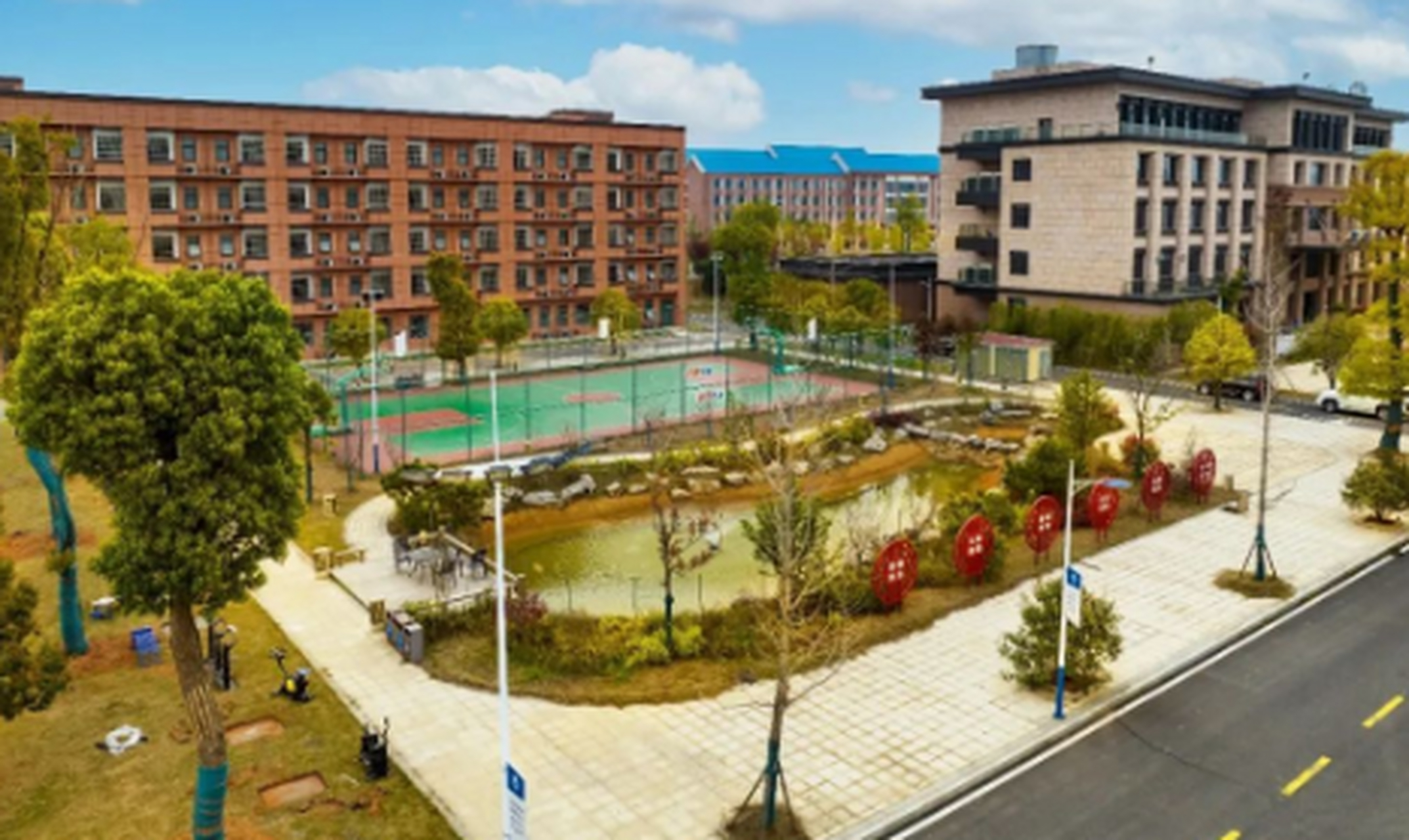 长沙市中远职业中专学校成立于2006年,是湖南省教育厅备案,长沙市教育