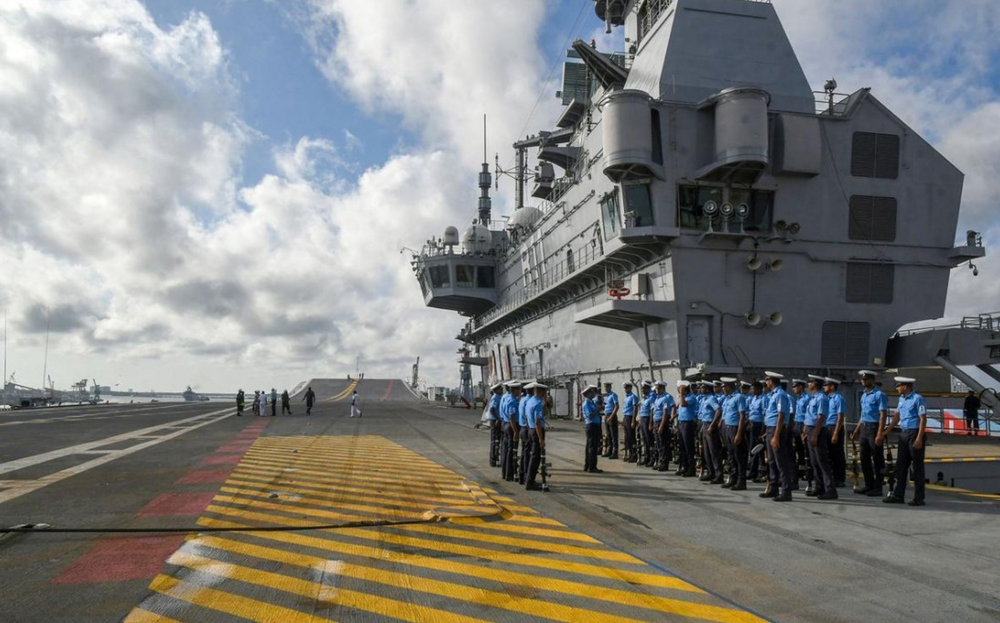 下周服役  印度从上世纪搞到现在的首艘国产航母"维克兰特"号的最新