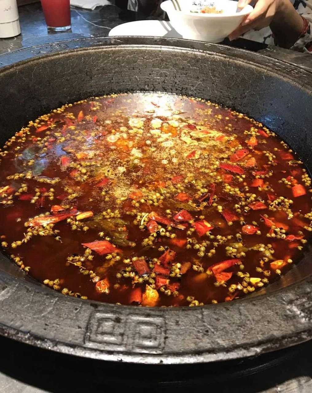 成都少陵路,出了名的美食一条街,最早的川倒拐,现在貌似都搬了,味觉