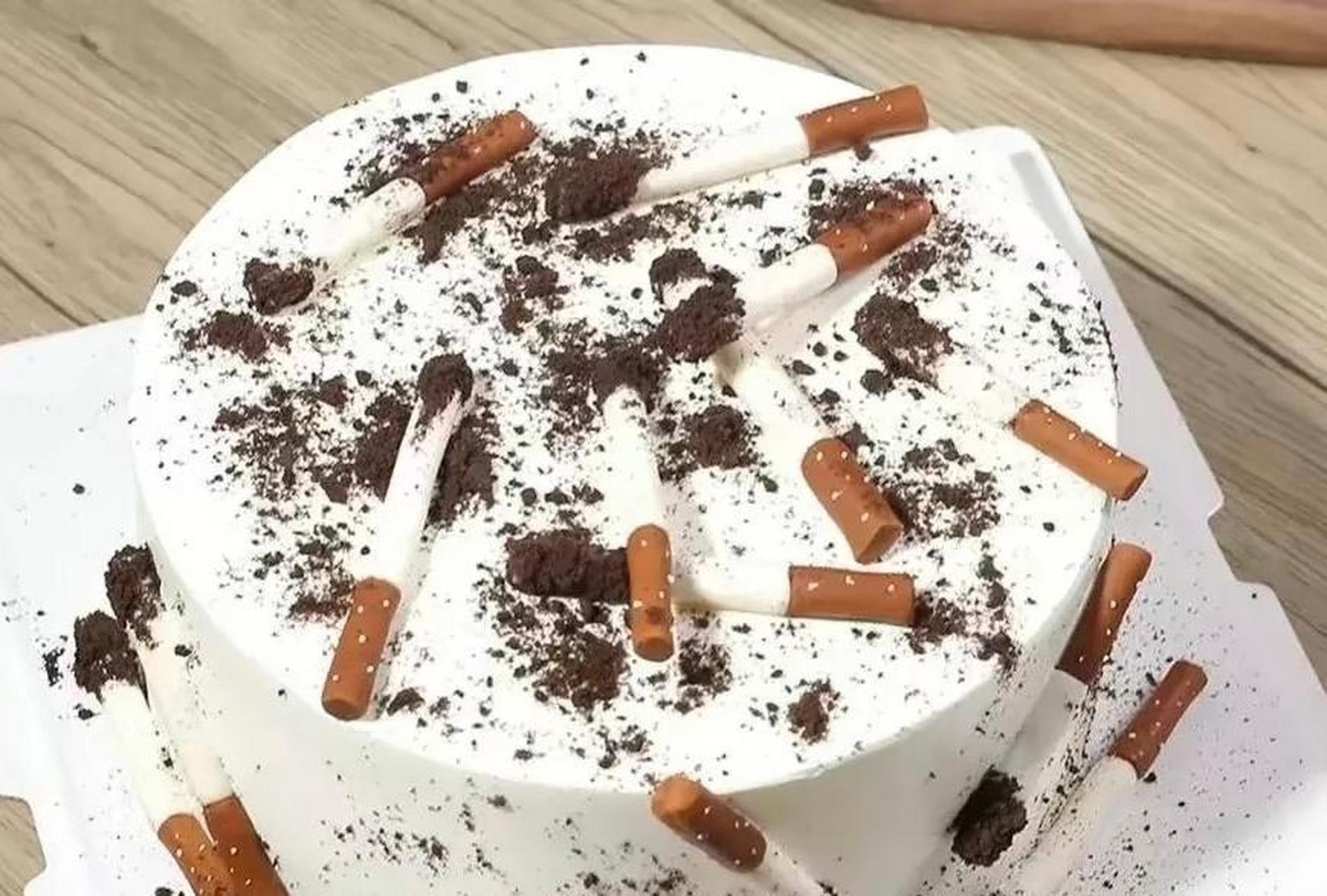 这蛋糕98很有创意! #搞笑趣味图