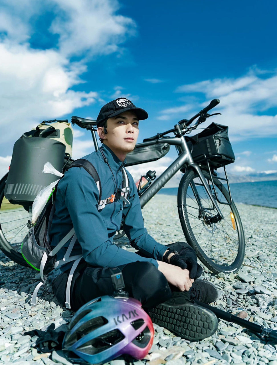 吴磊的新疆骑行装备同款,骑行磊好帅!  还有谁没看吴磊的骑有此理吗!