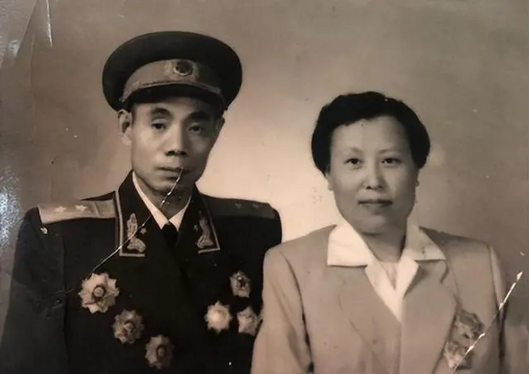 开国中将吴信泉有8个儿子,4个女儿,周总理还因此事曾与其开玩笑 他们