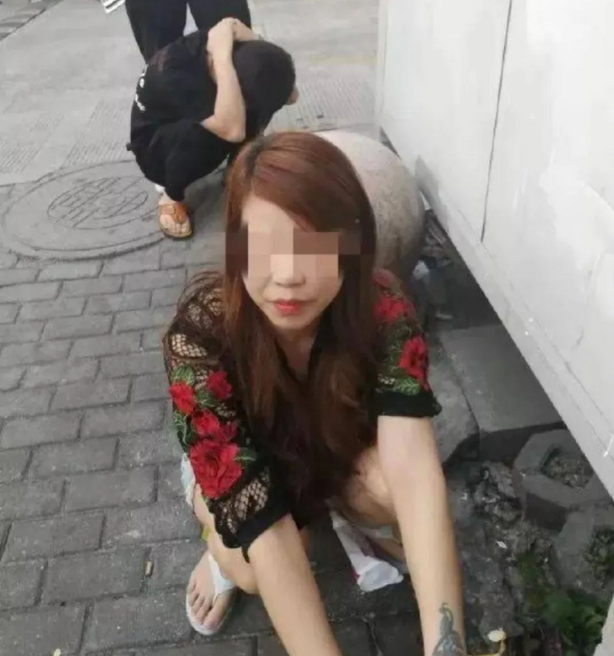 陈某经朋友介绍,在网络聊天软件中添加一名女子