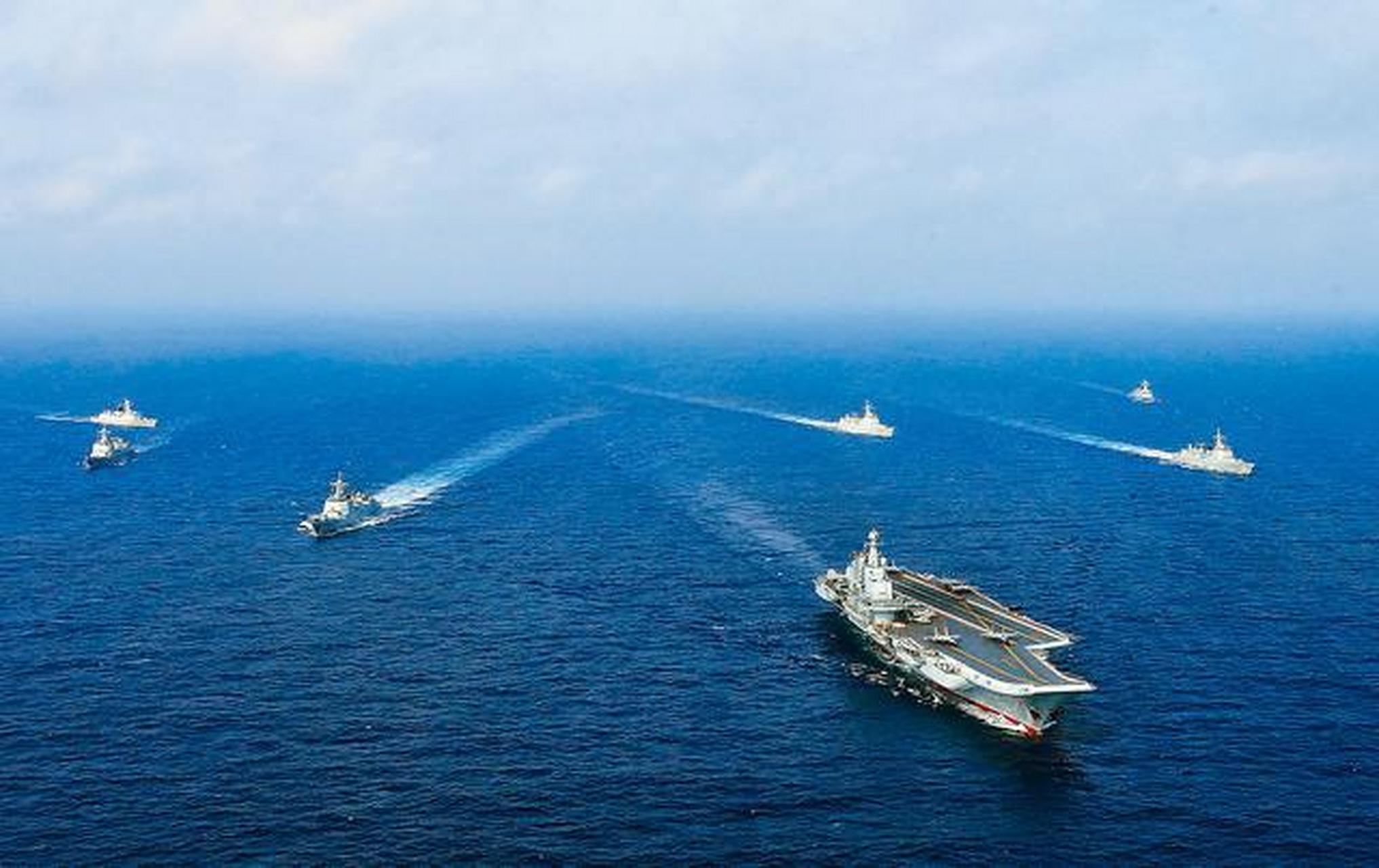 航母山东舰现在可以说是最忙的舰艇,因为福建舰还在栖装,辽宁舰也在