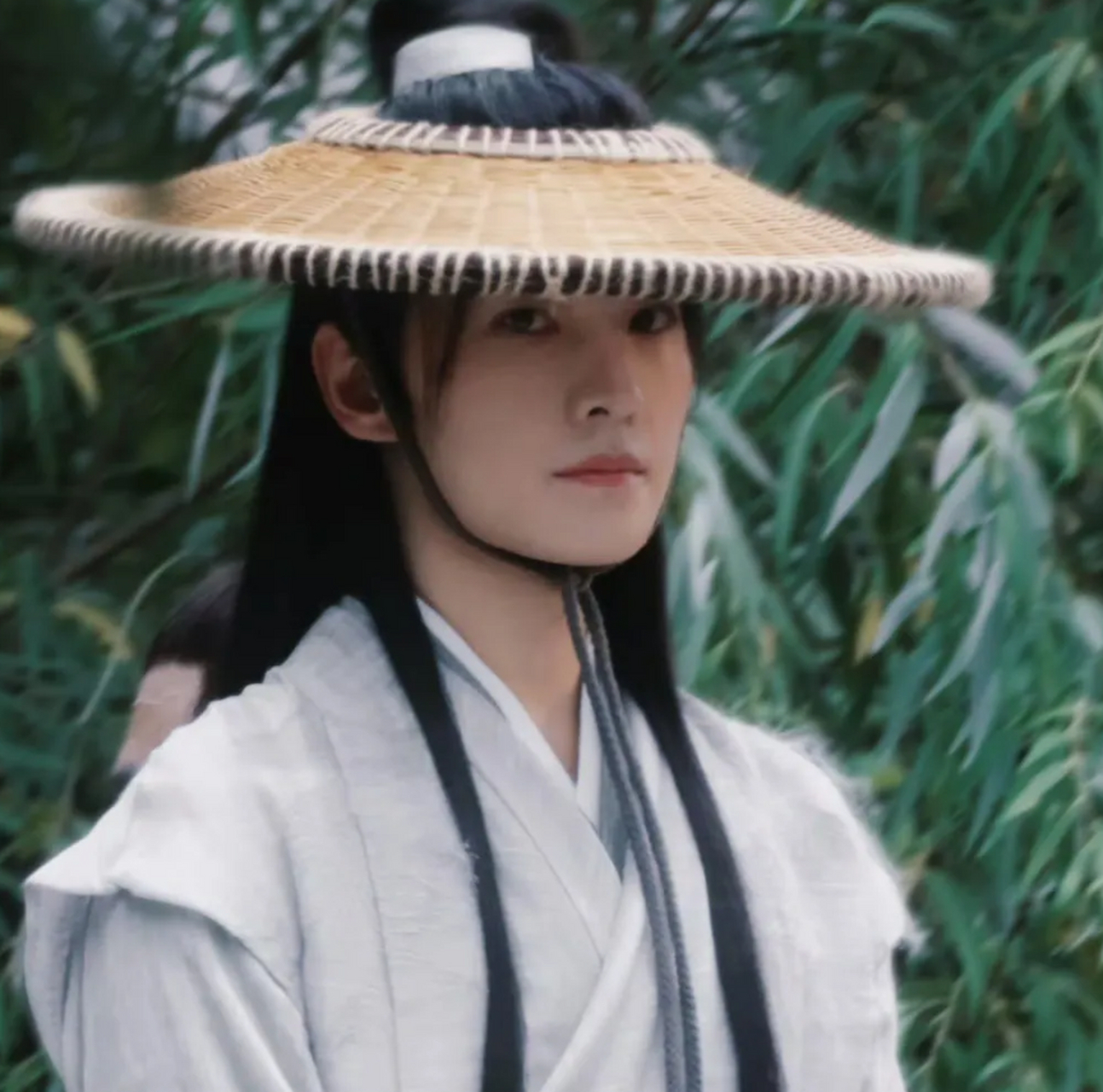 杨洋新剧《凡人修仙传》造型,颜值依旧能打,粗布麻衣戴斗笠都遮挡不住