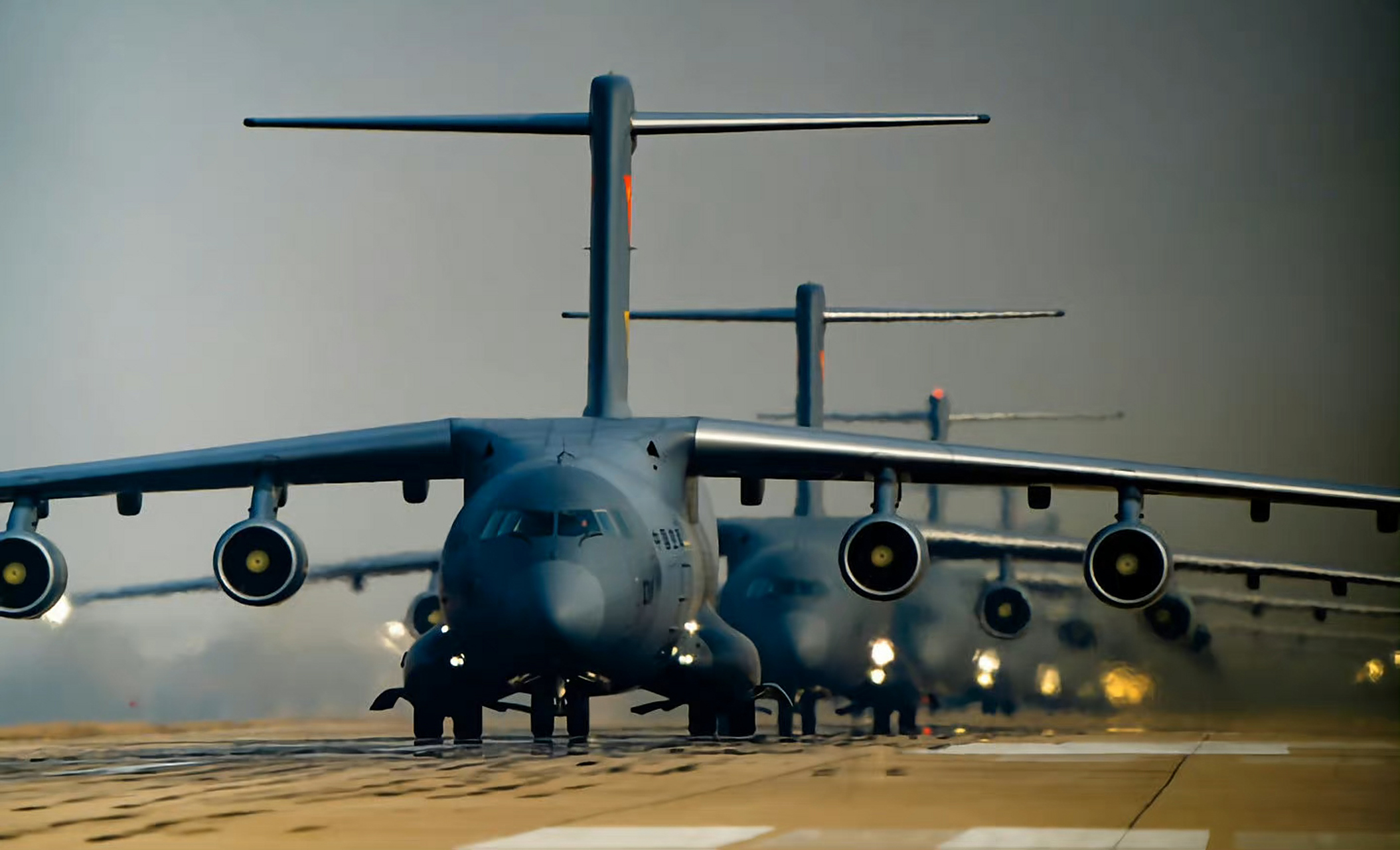 东亚地区,4种典型运输机大象漫步图片,图片中的机型分别是我国空军的