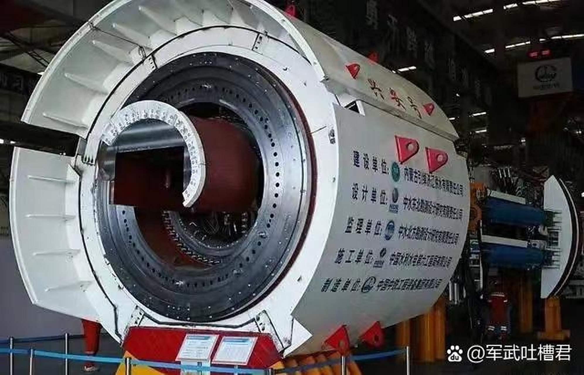 最近的消息表明,我国已经成功实现了盾构机主轴承的国产化.